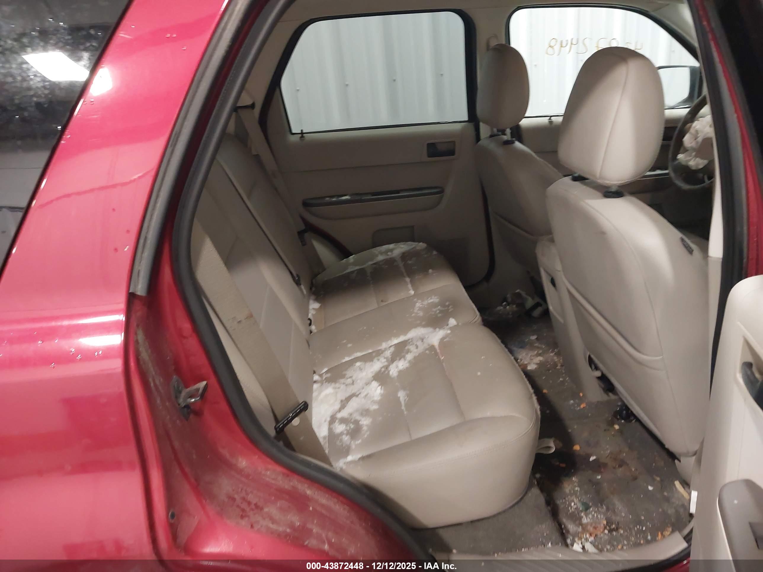 FORD ESCAPE image 8