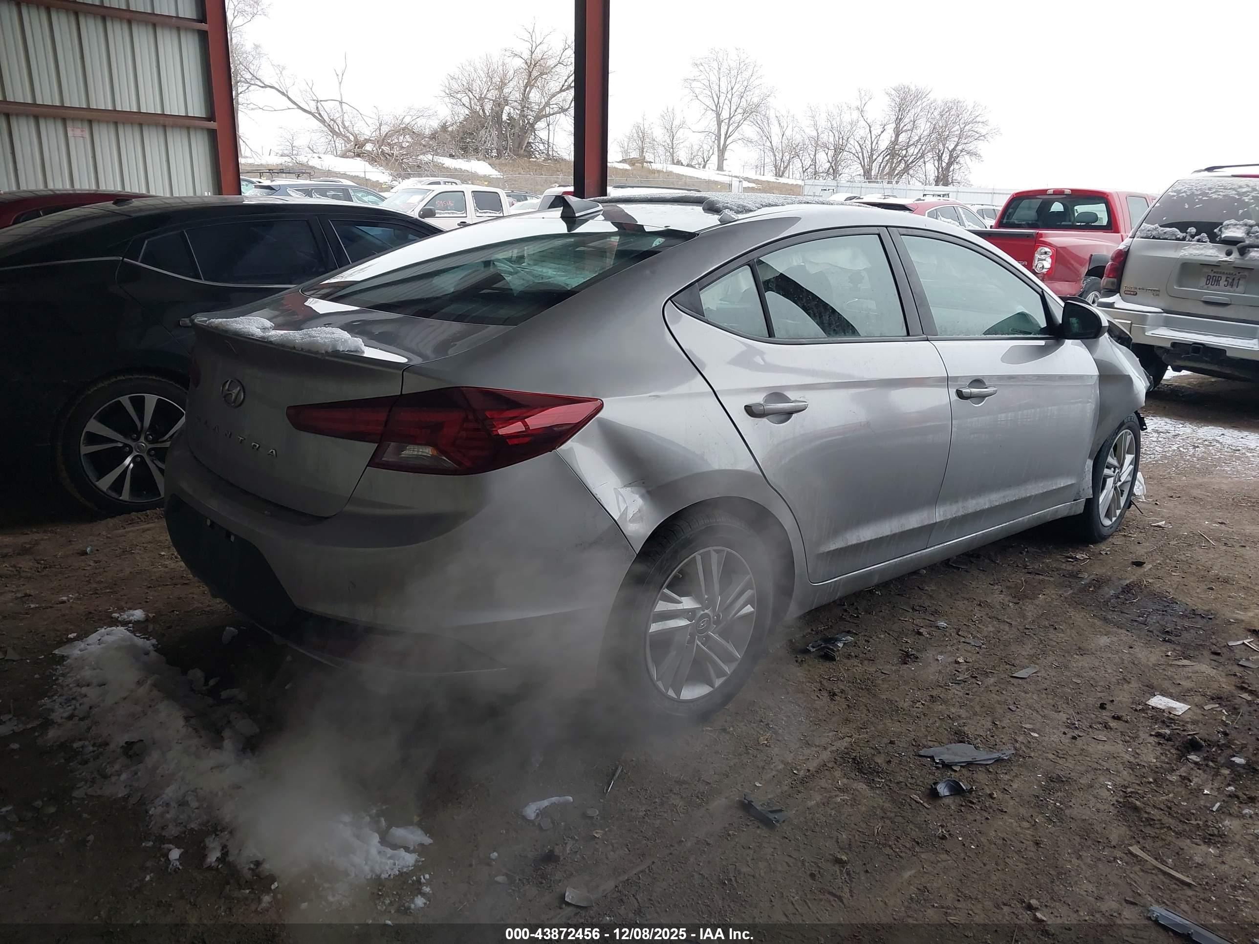 HYUNDAI ELANTRA image 4