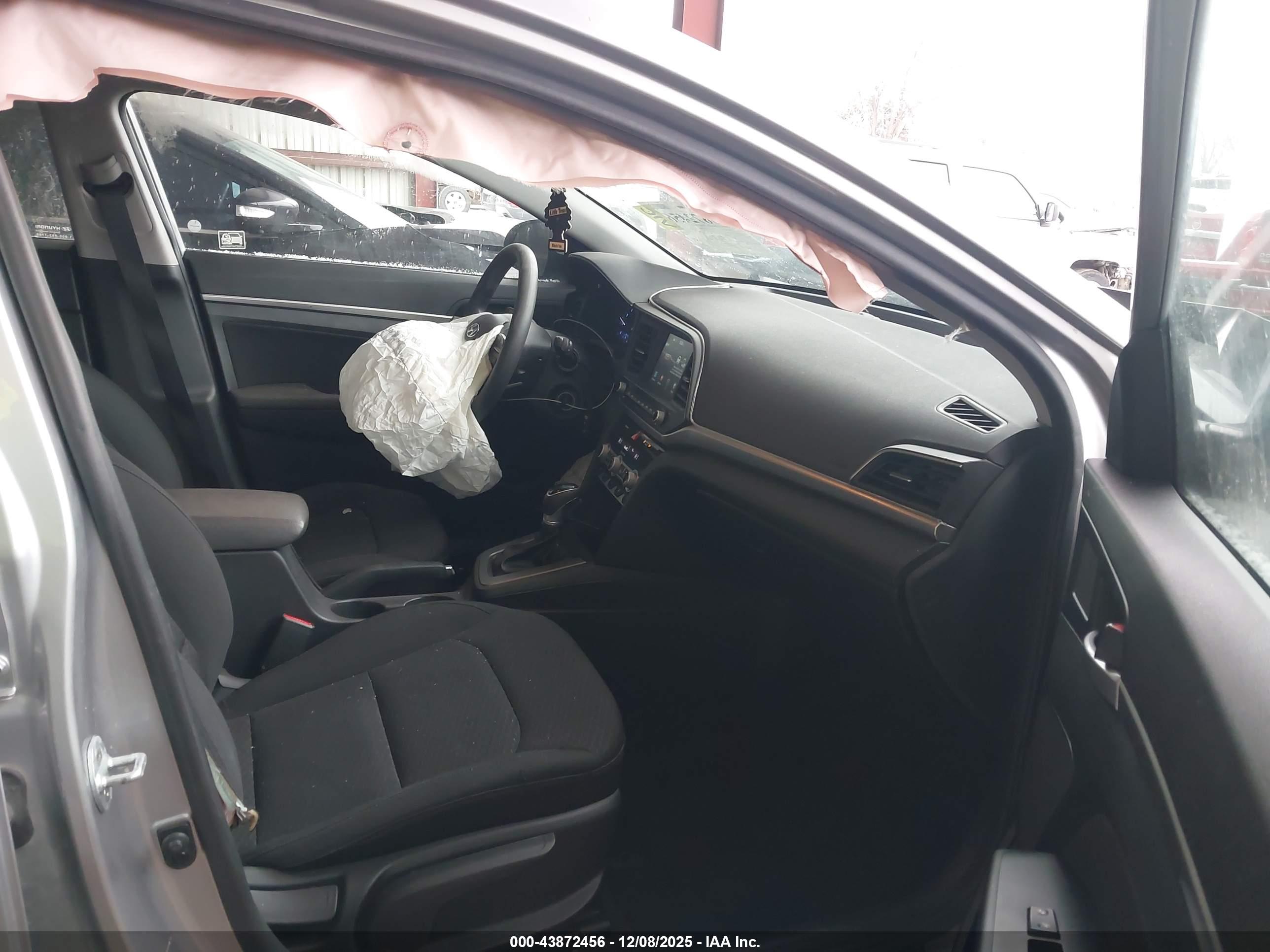 HYUNDAI ELANTRA image 5