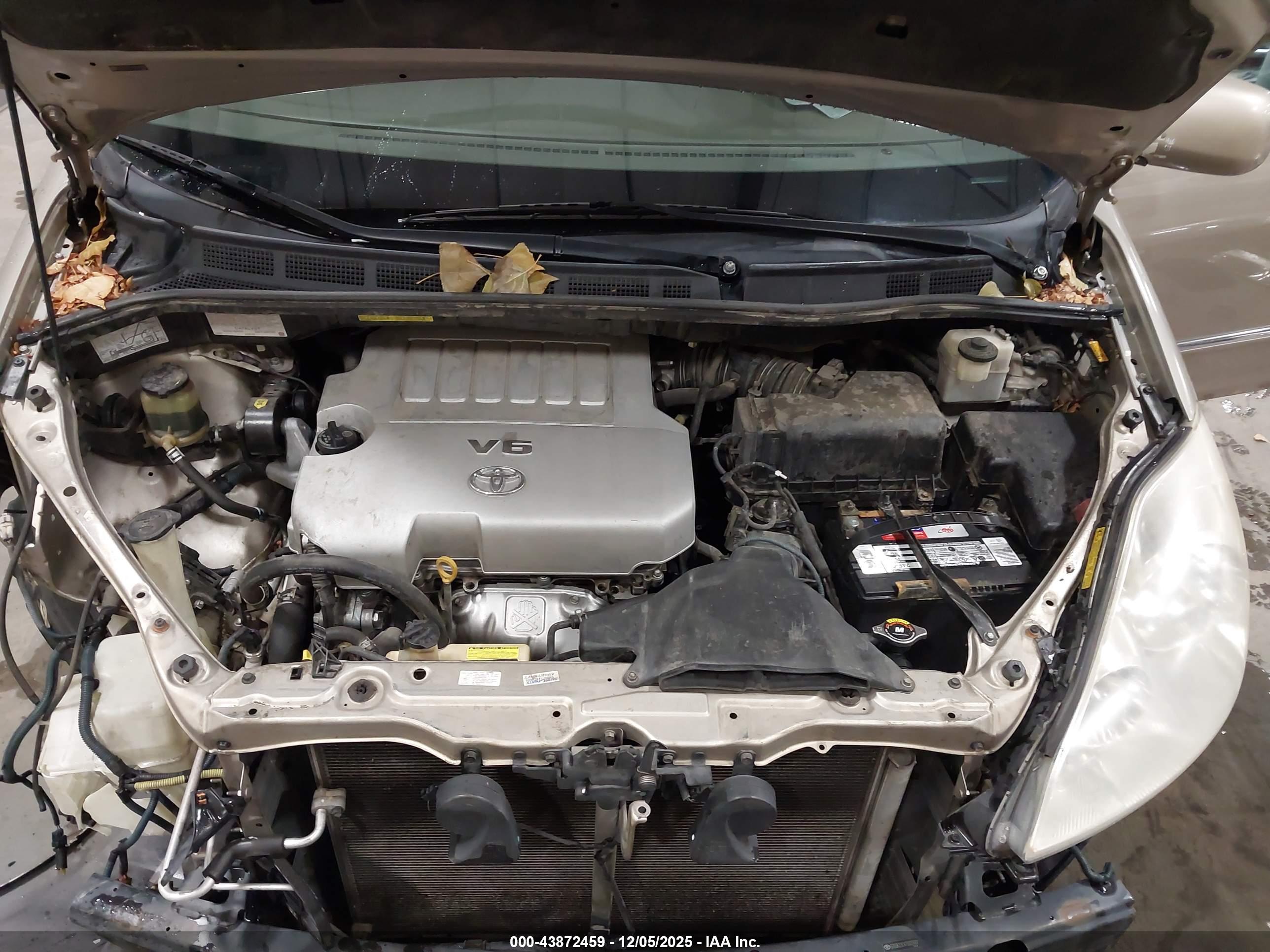 TOYOTA SIENNA image 10