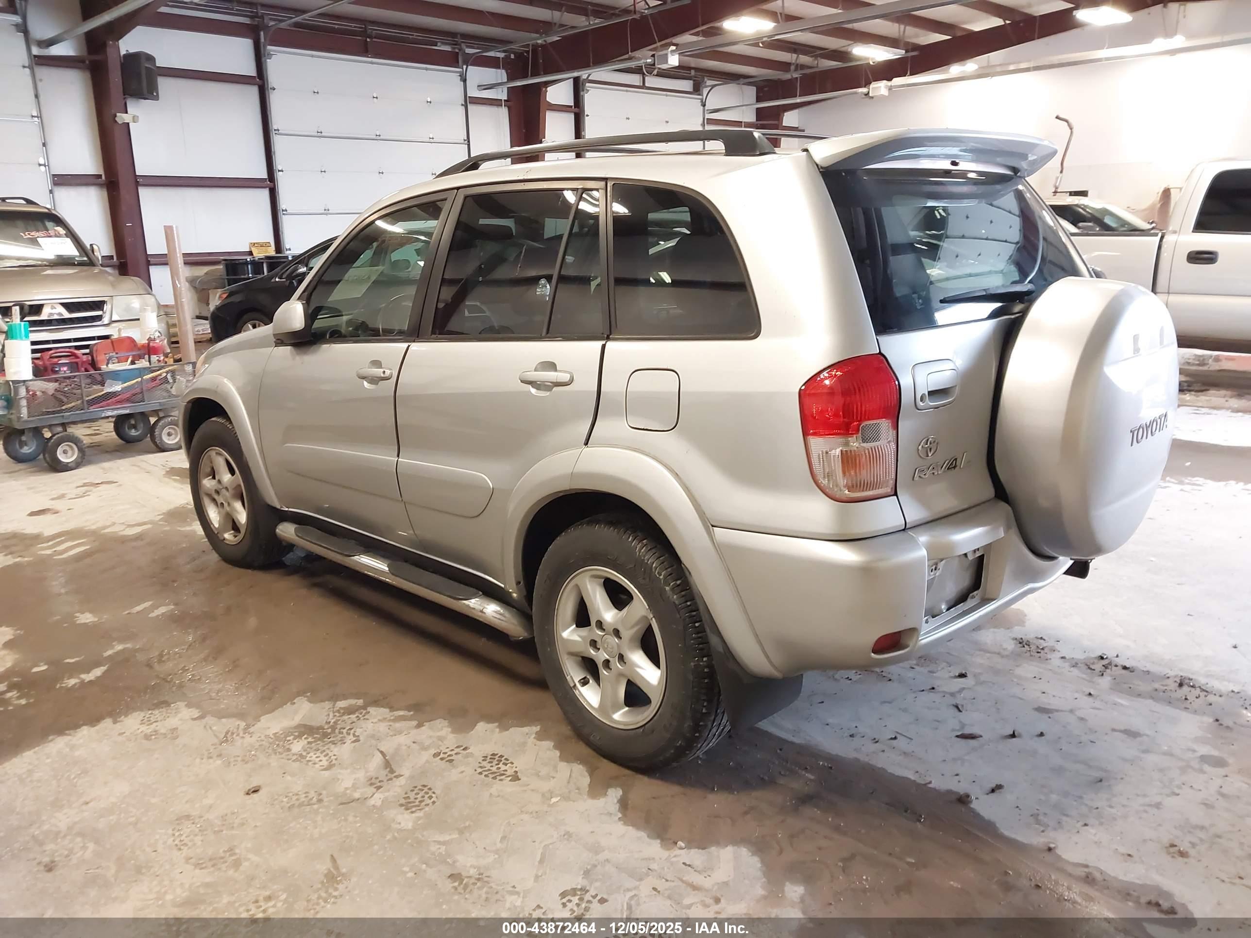 TOYOTA RAV4 image 3
