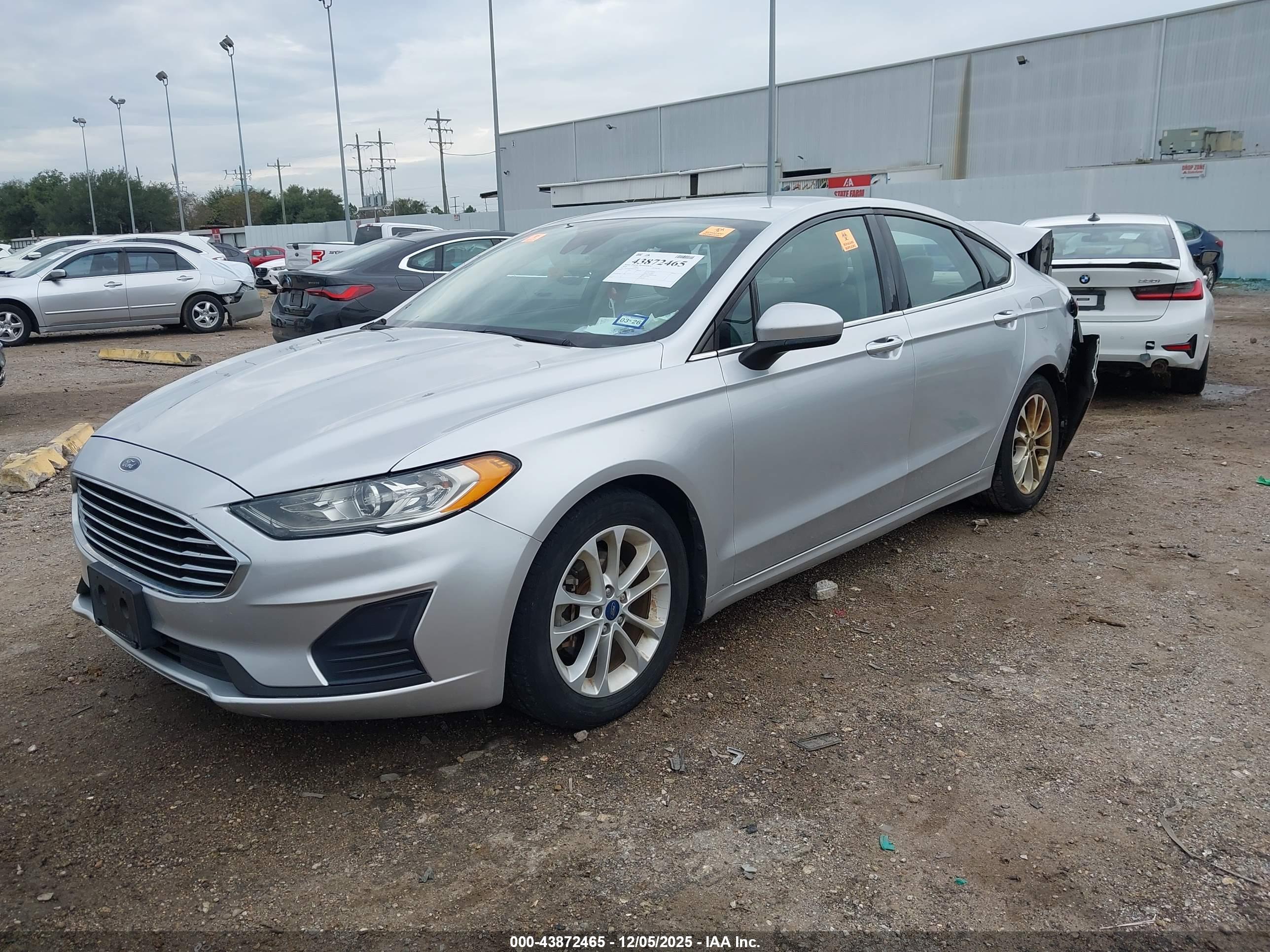 FORD FUSION image 2
