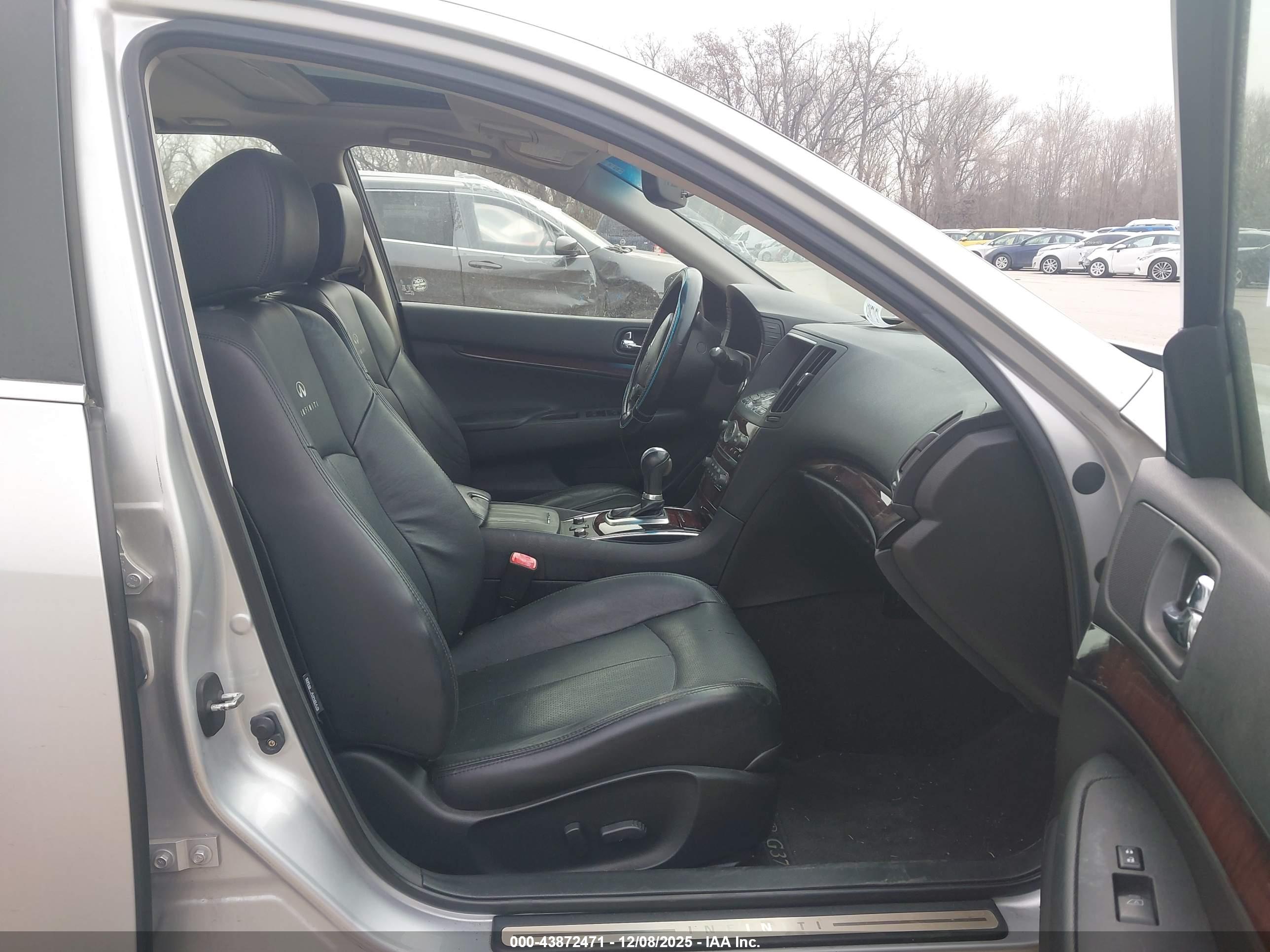 INFINITI G37X image 5