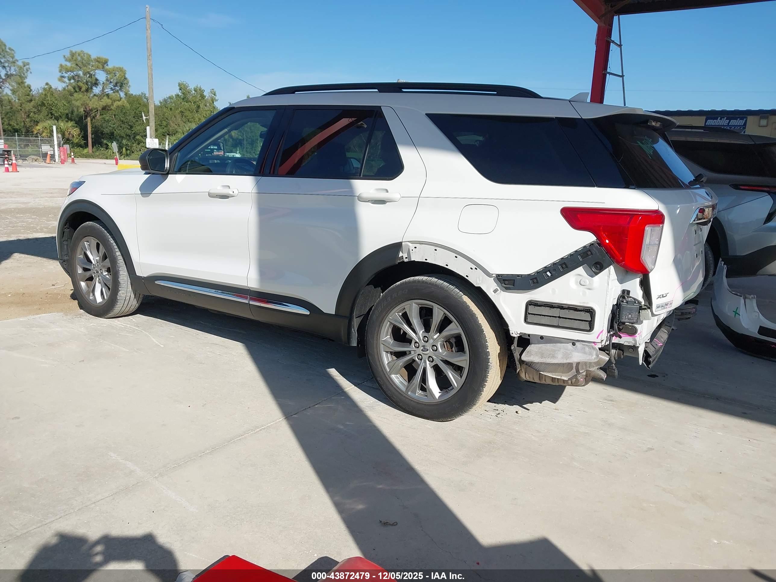 FORD EXPLORER image 3