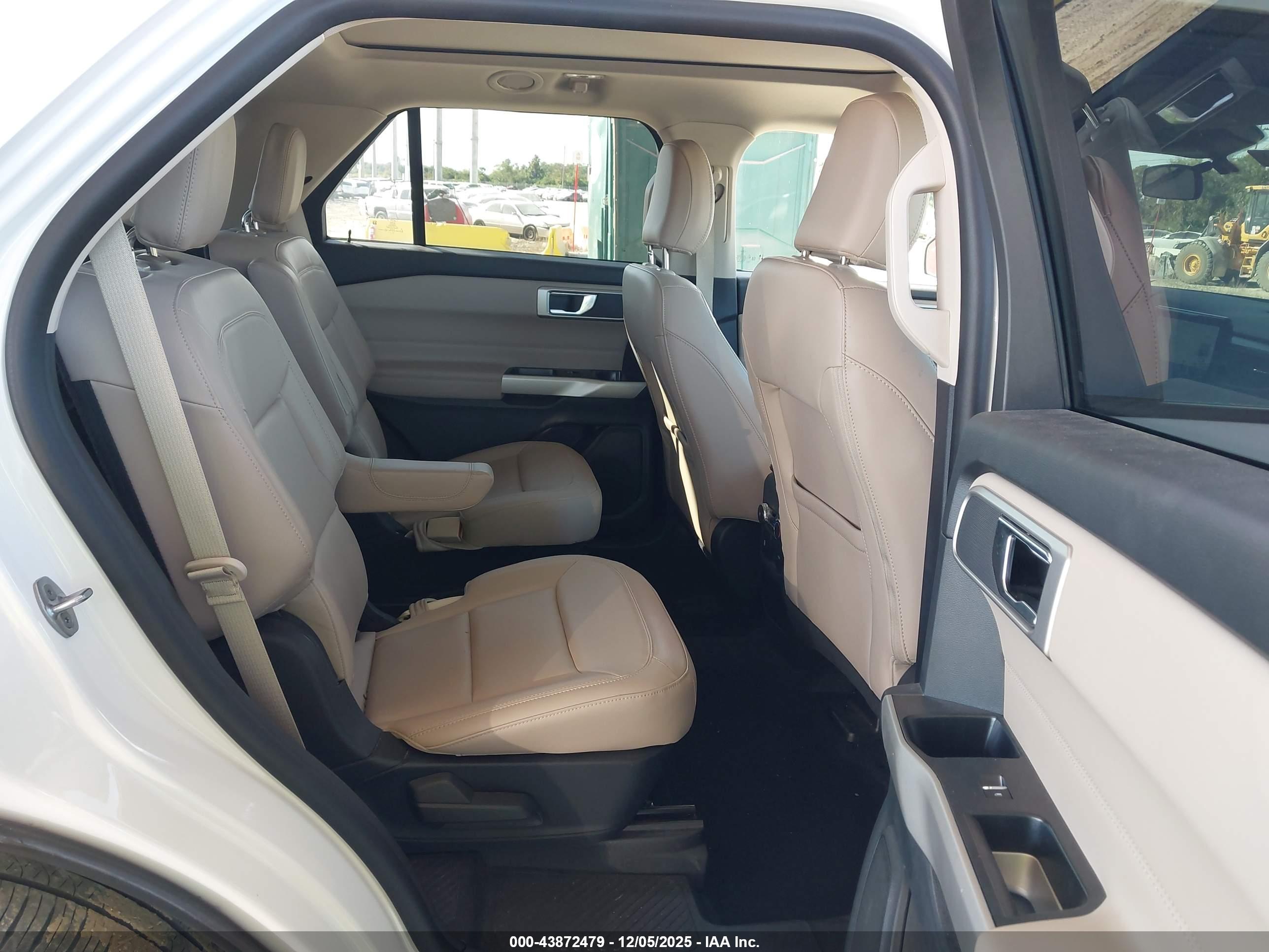 FORD EXPLORER image 8