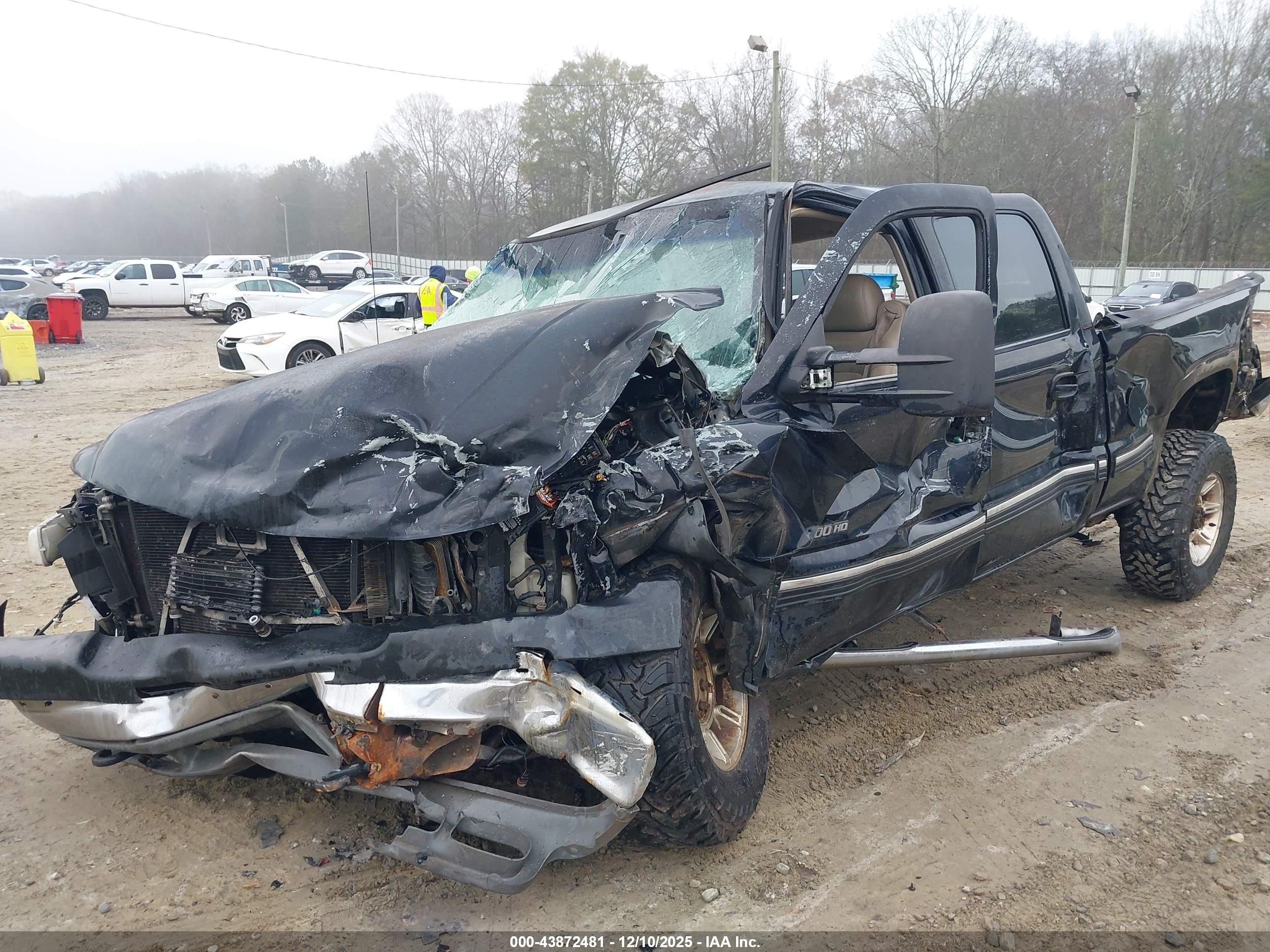CHEVROLET SILVERADO image 6