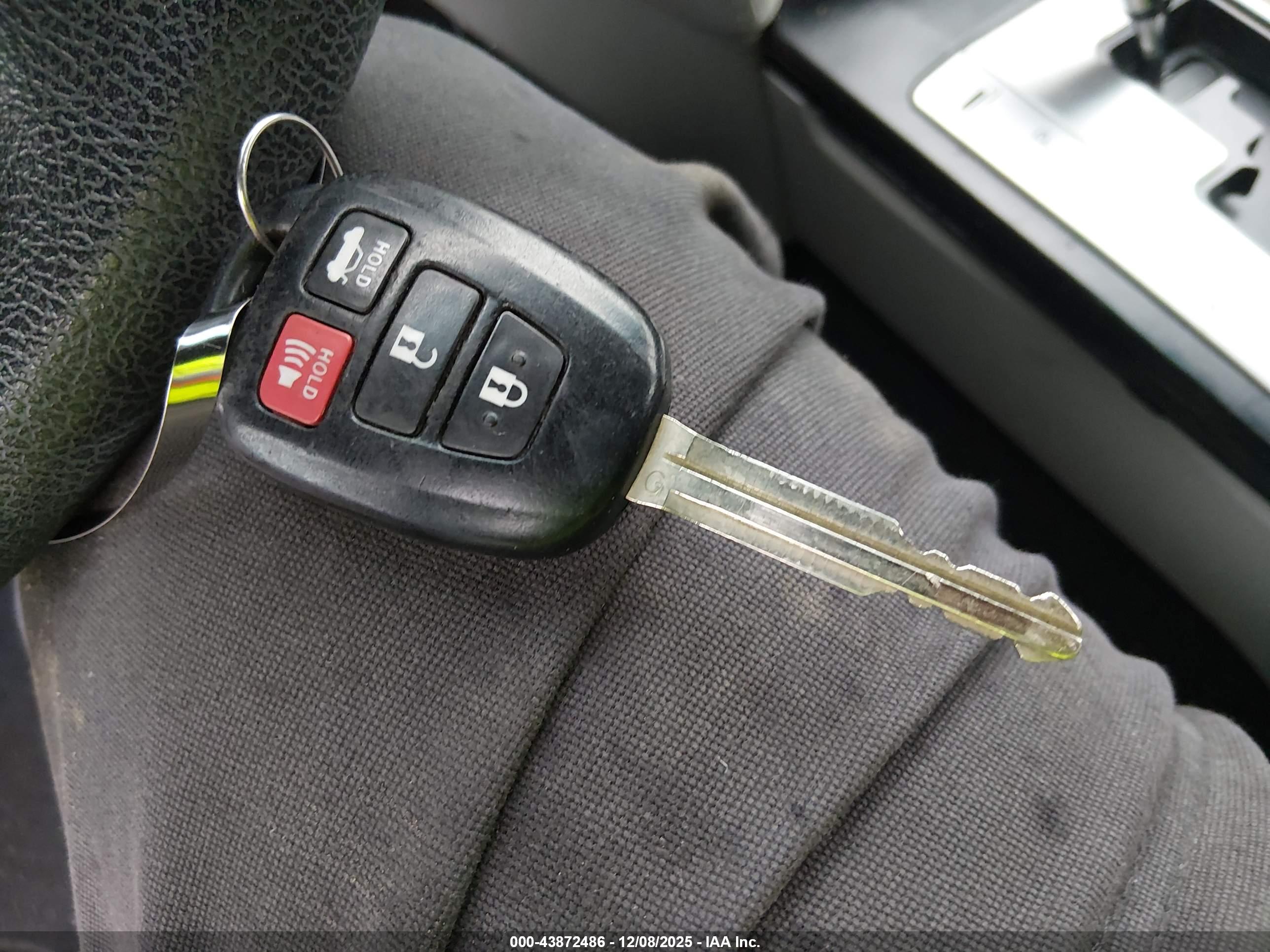 TOYOTA CAMRY image 11