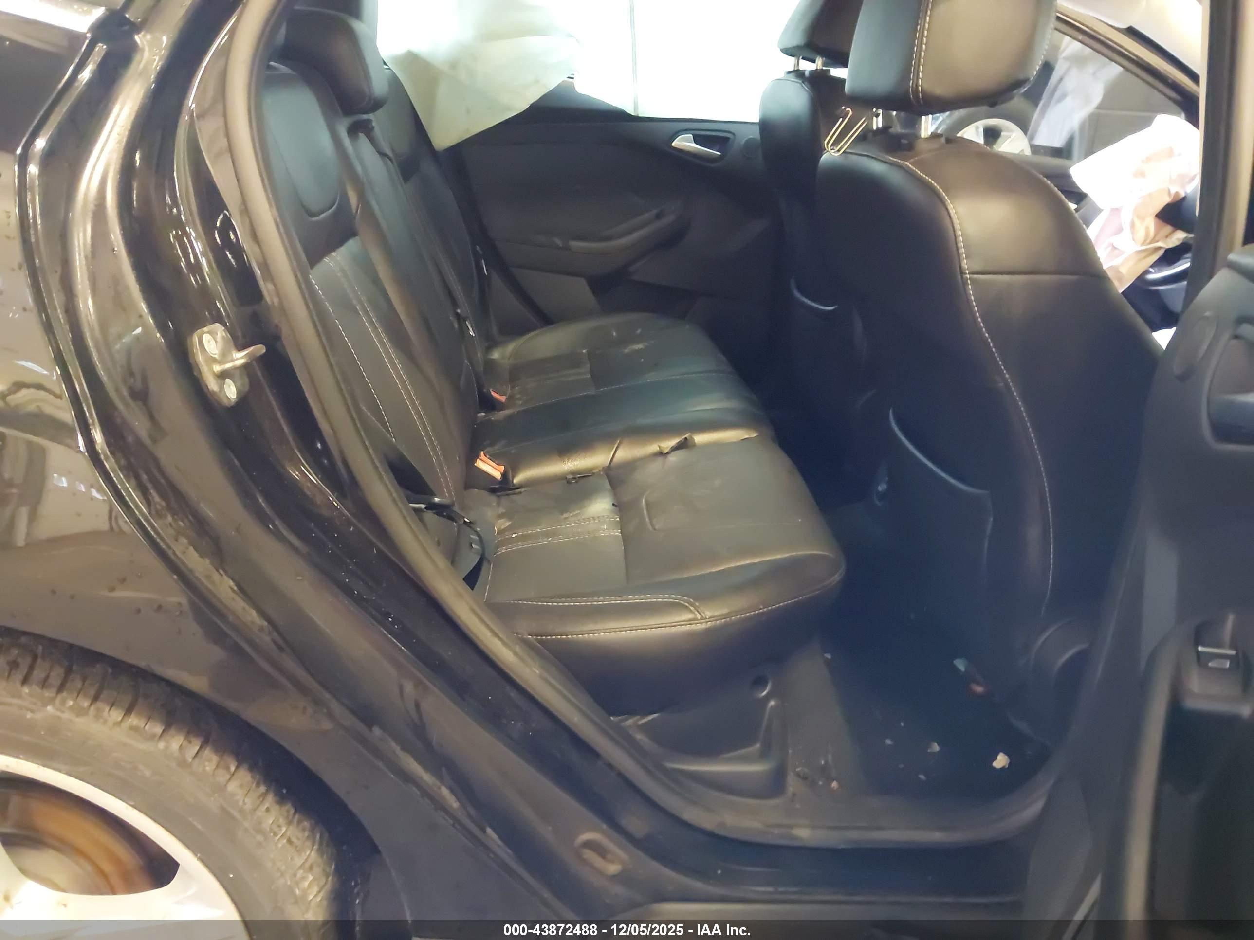 FORD FOCUS image 8
