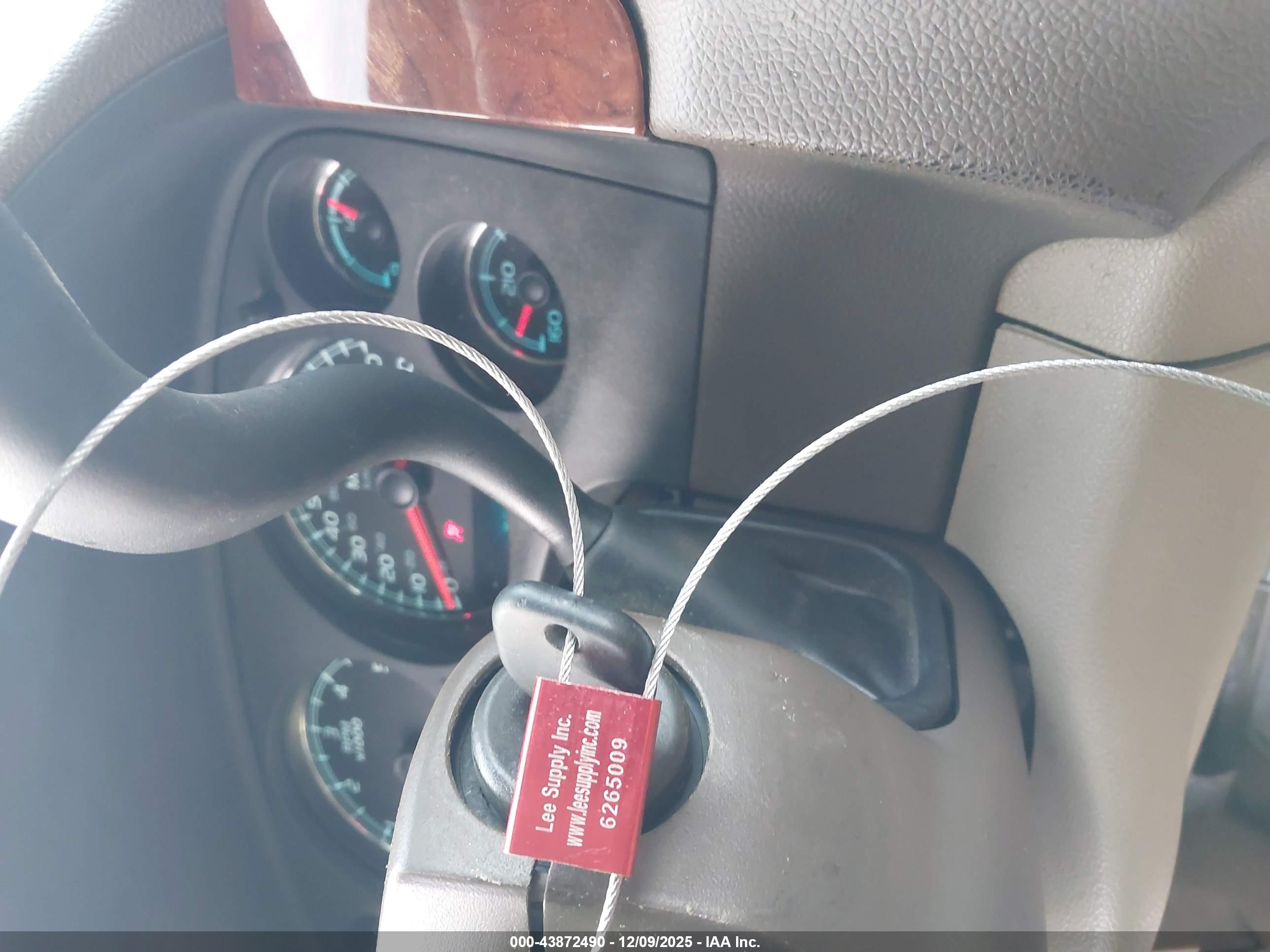 CHEVROLET SILVERADO image 11