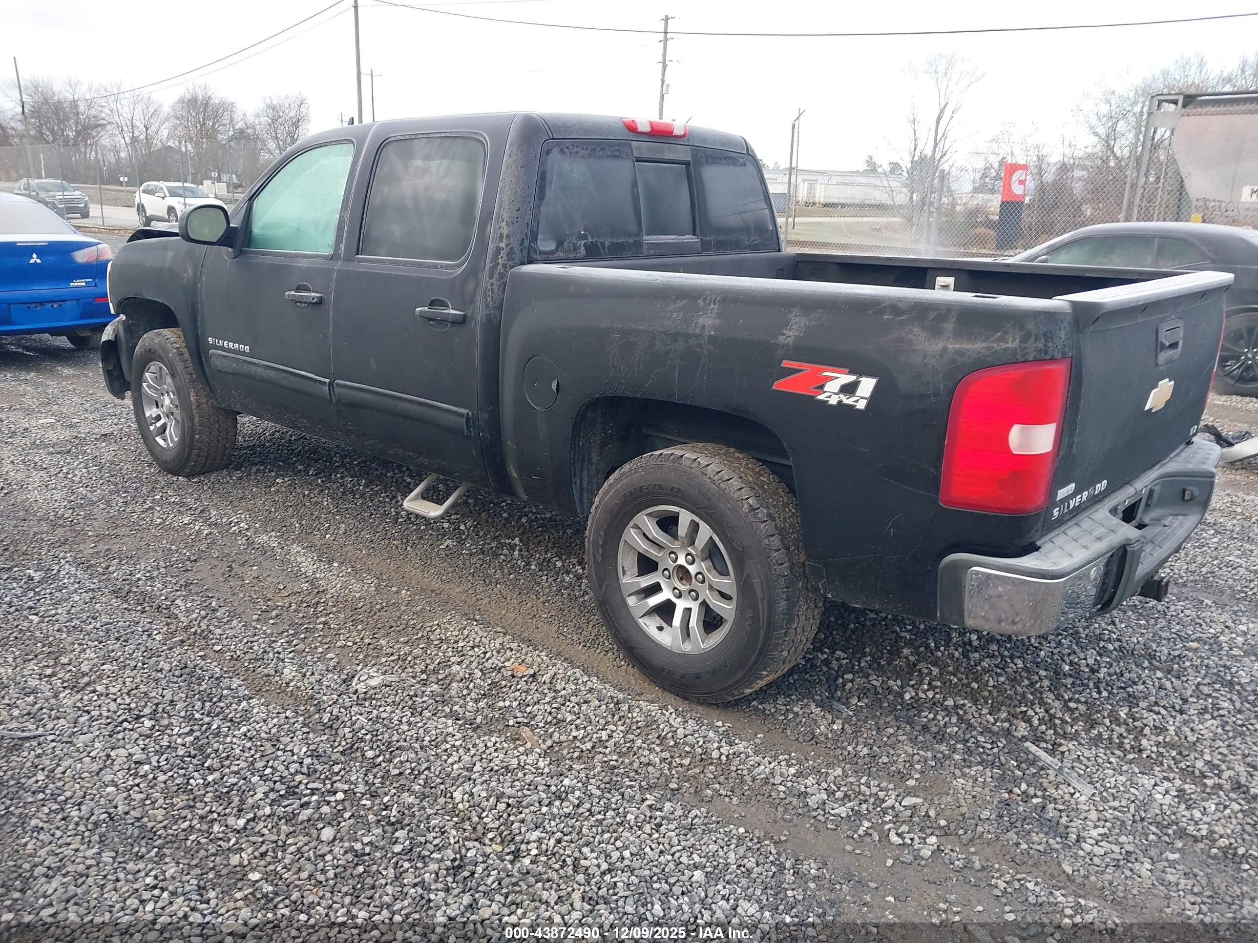 CHEVROLET SILVERADO image 3