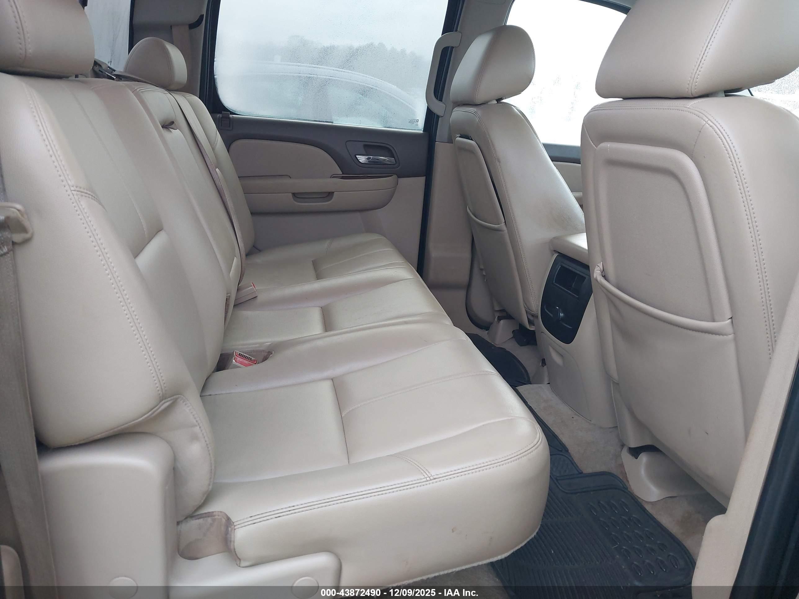 CHEVROLET SILVERADO image 8