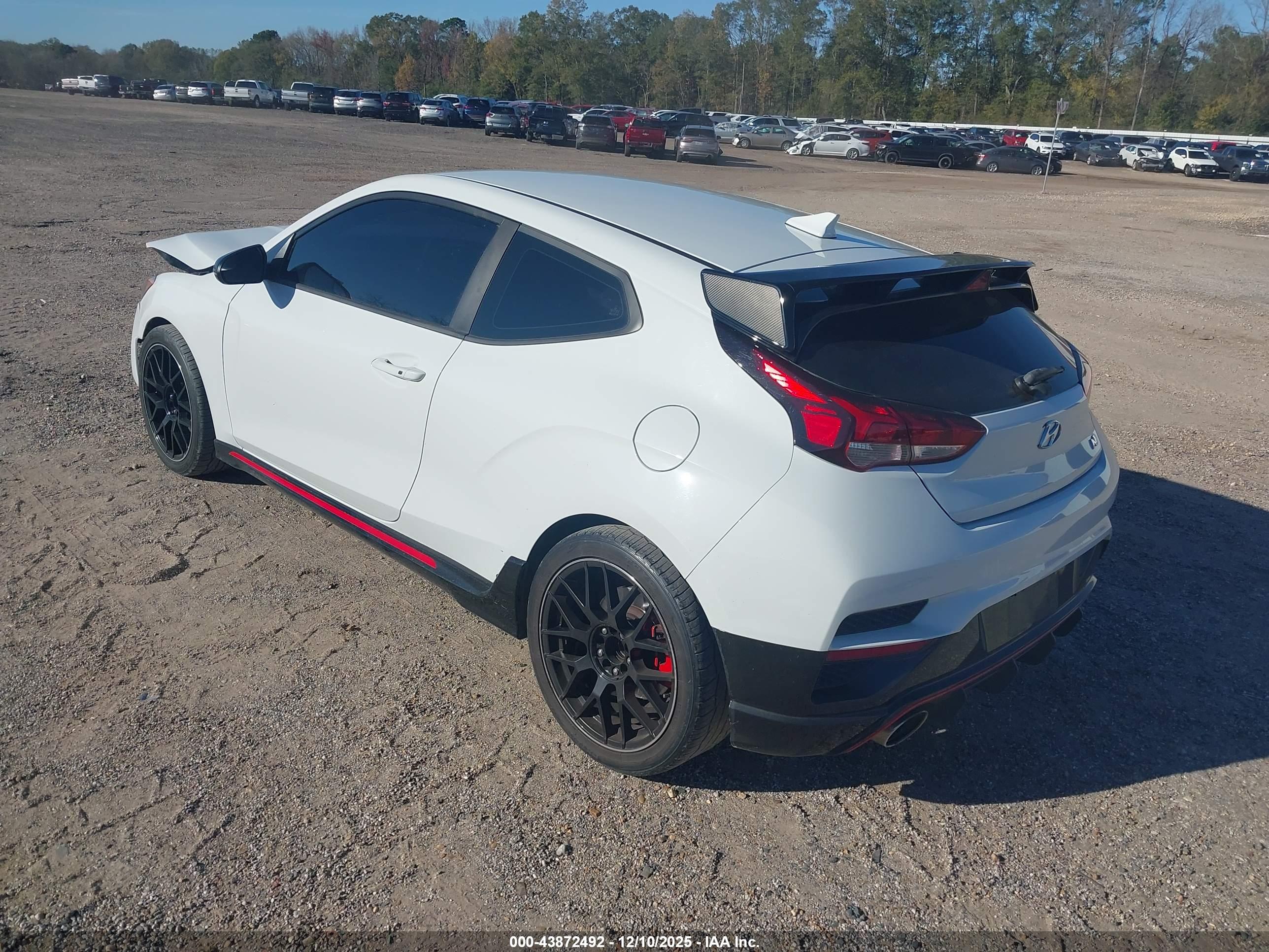 HYUNDAI VELOSTER image 3