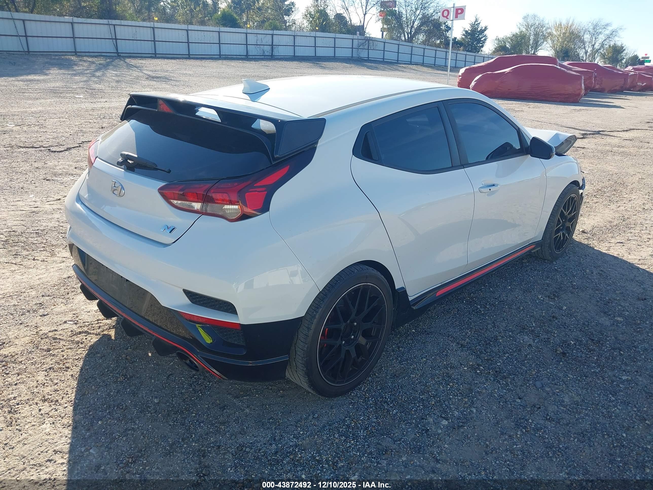 HYUNDAI VELOSTER image 4