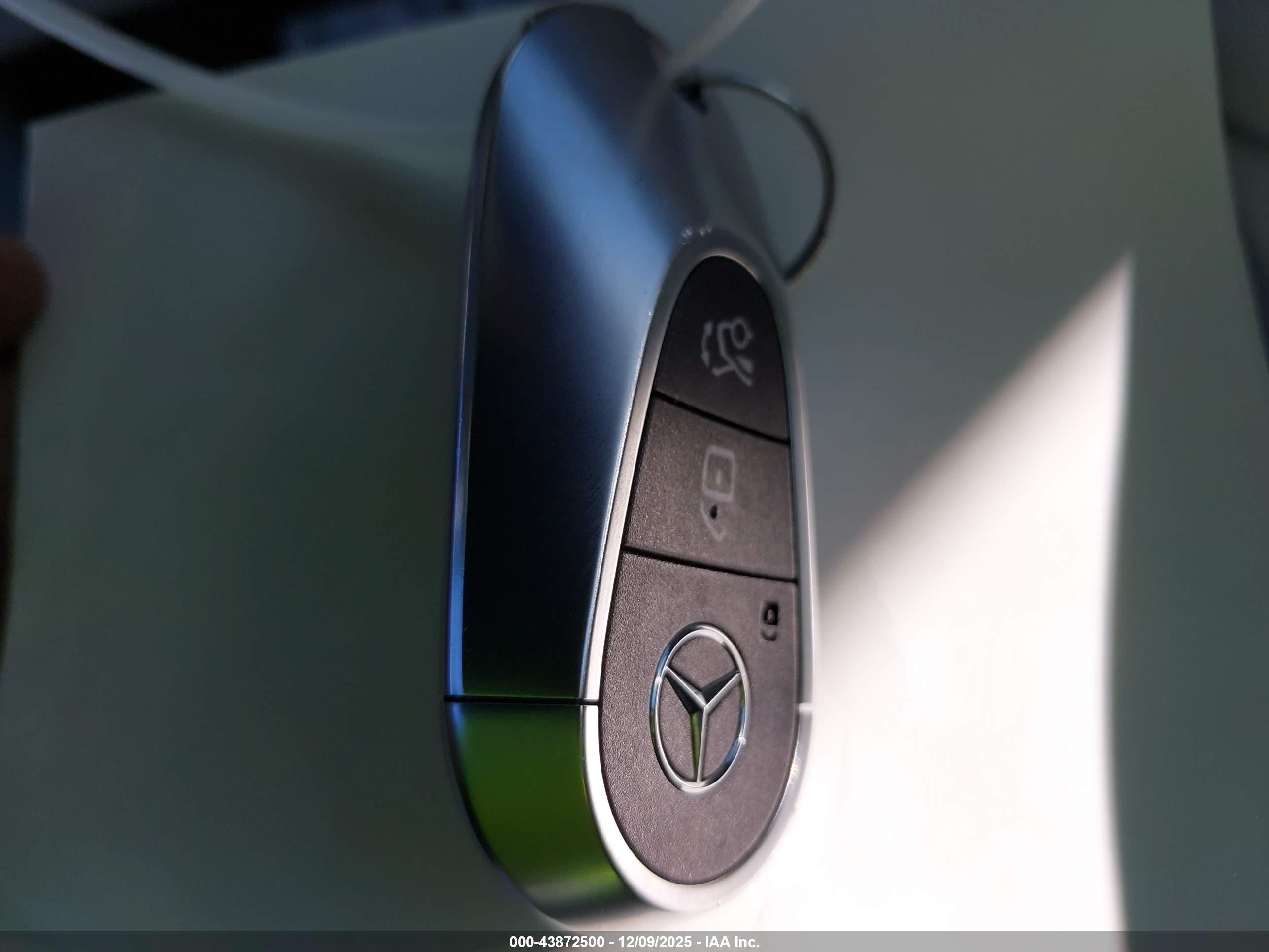 MERCEDES-BENZ EQE image 11