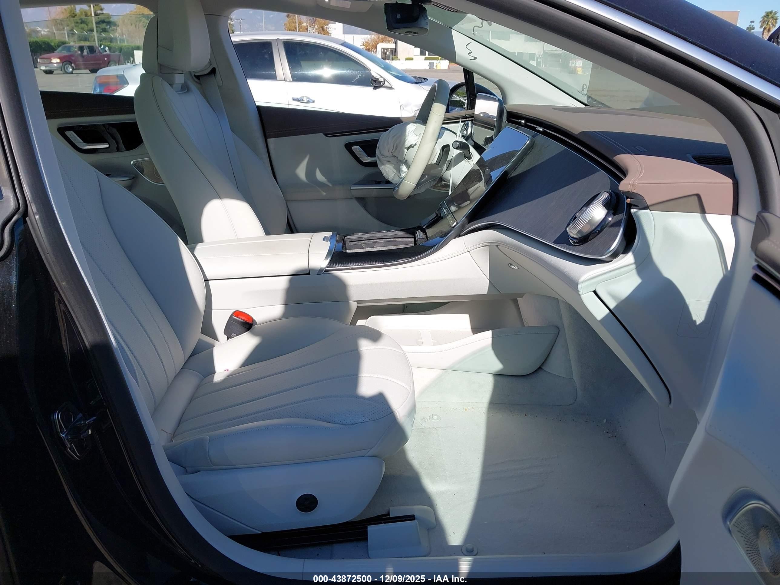 MERCEDES-BENZ EQE image 5