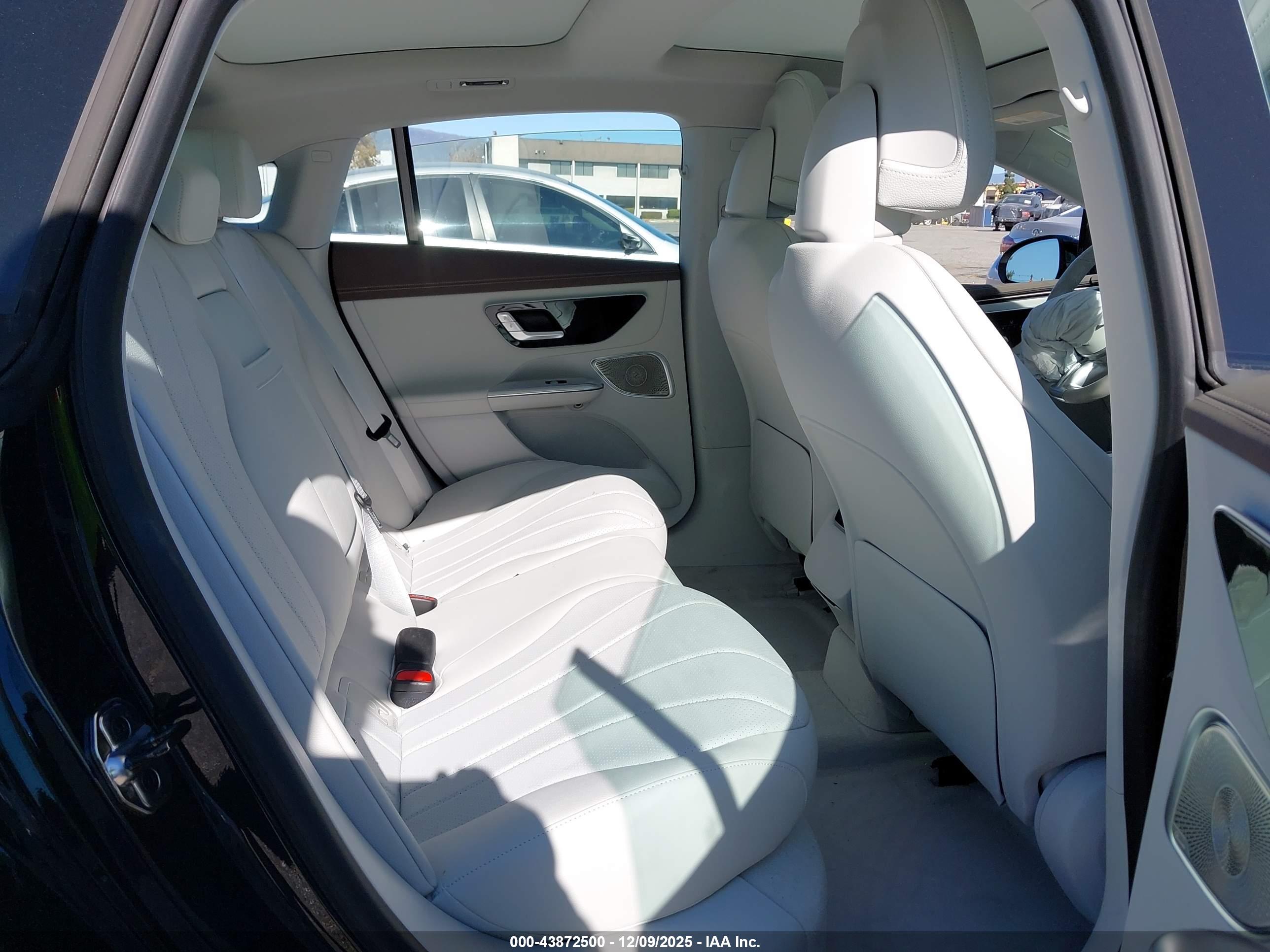 MERCEDES-BENZ EQE image 8