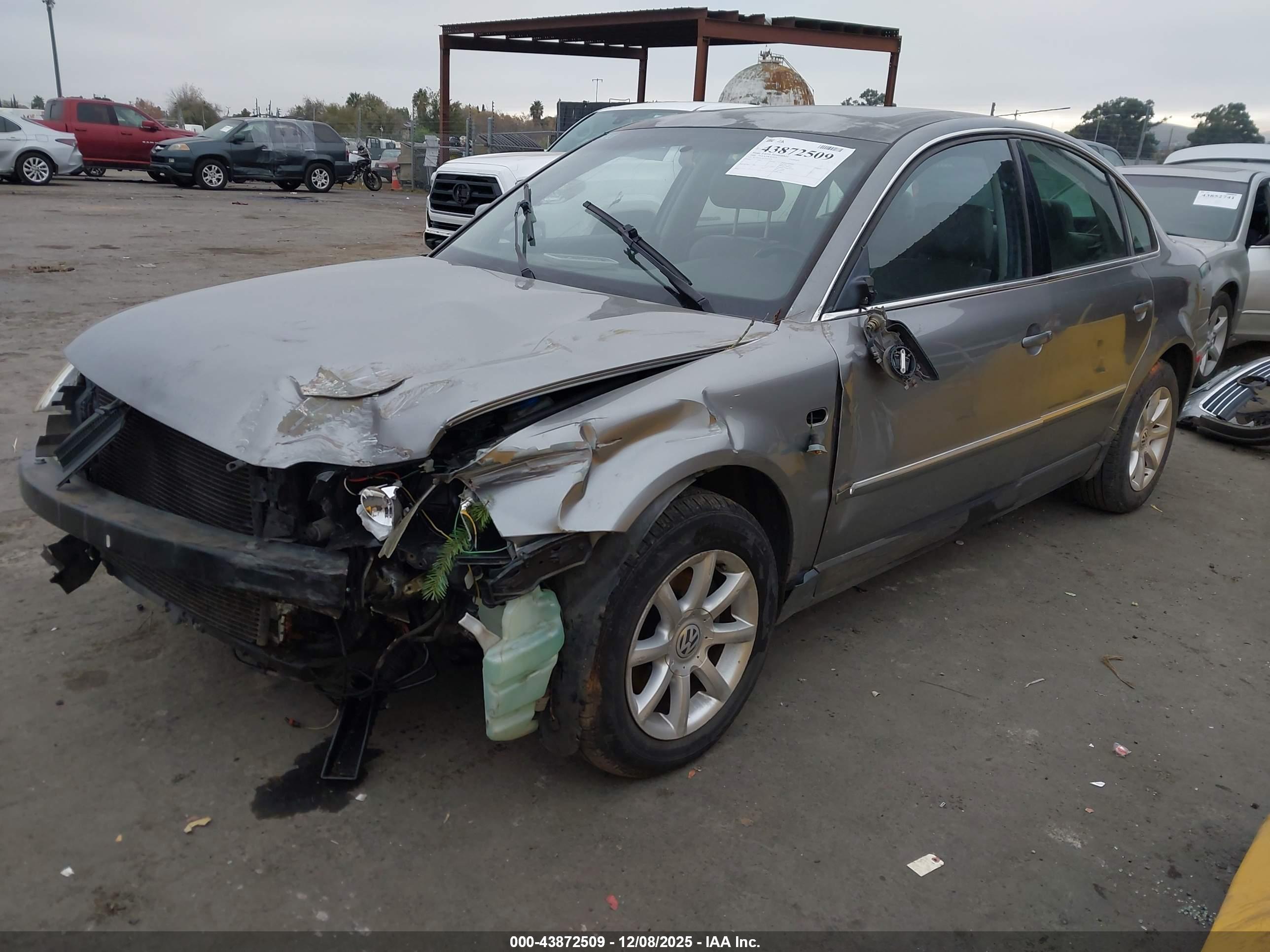 VOLKSWAGEN PASSAT image 2
