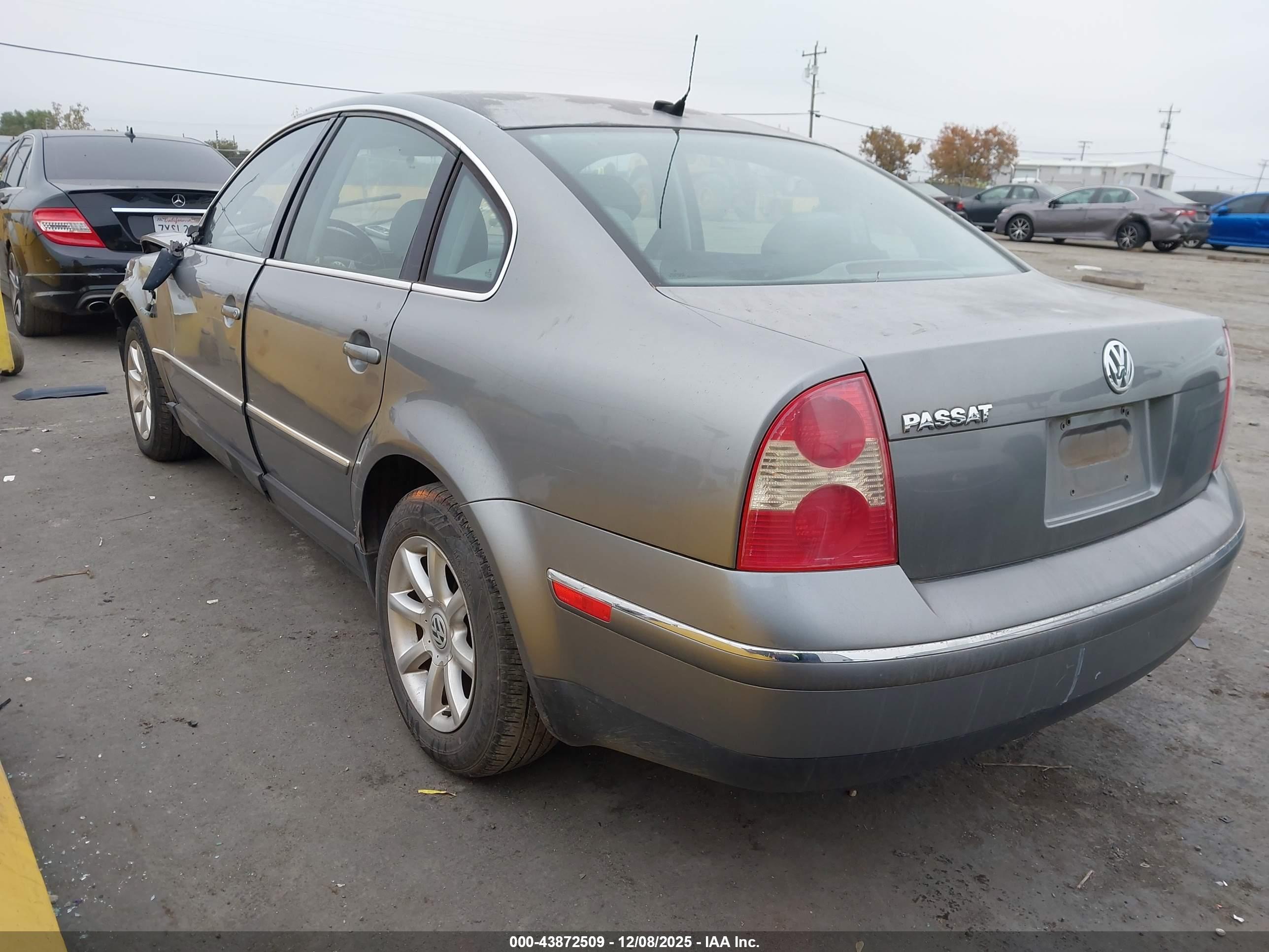 VOLKSWAGEN PASSAT image 3