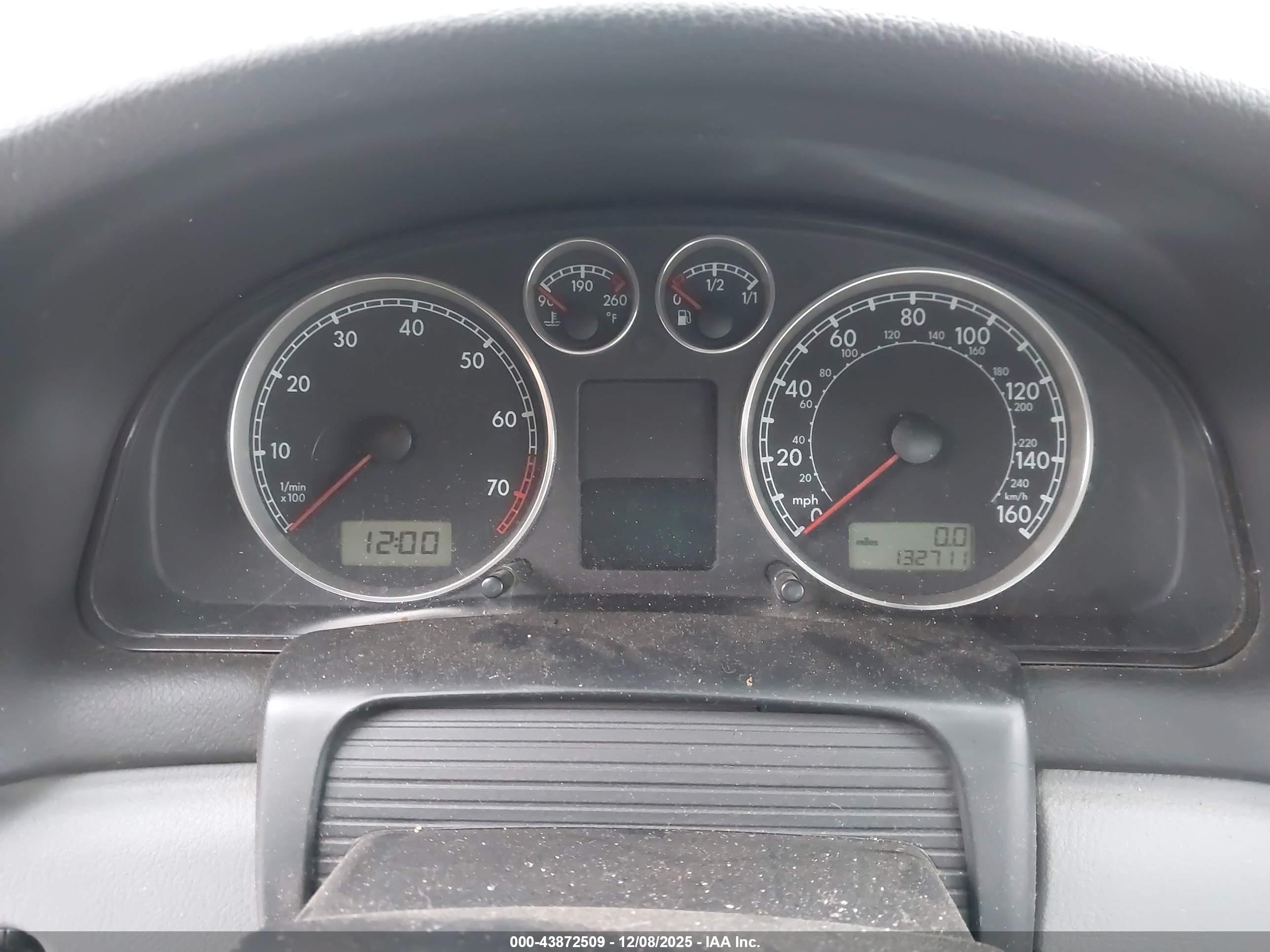 VOLKSWAGEN PASSAT image 7