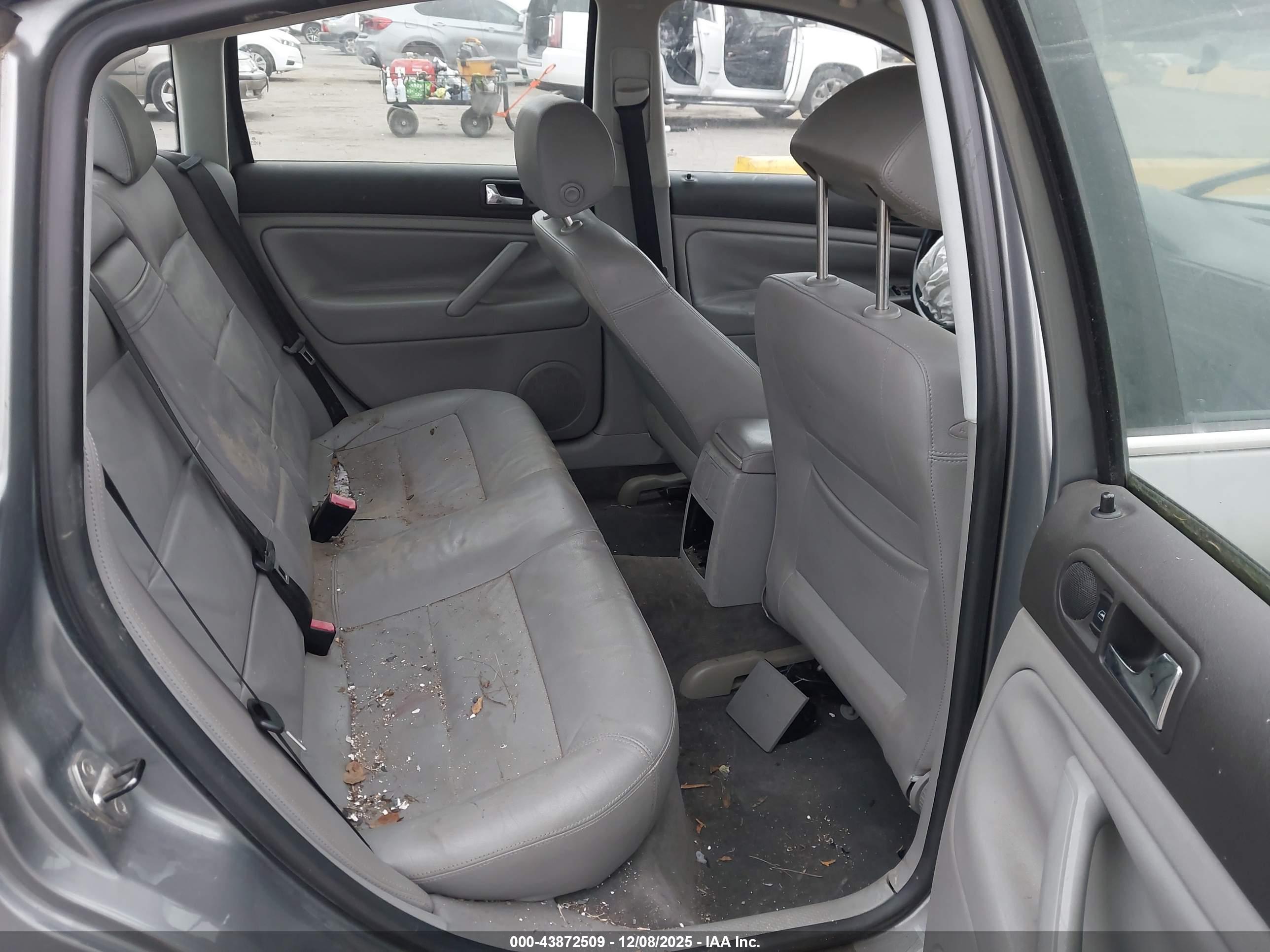 VOLKSWAGEN PASSAT image 8