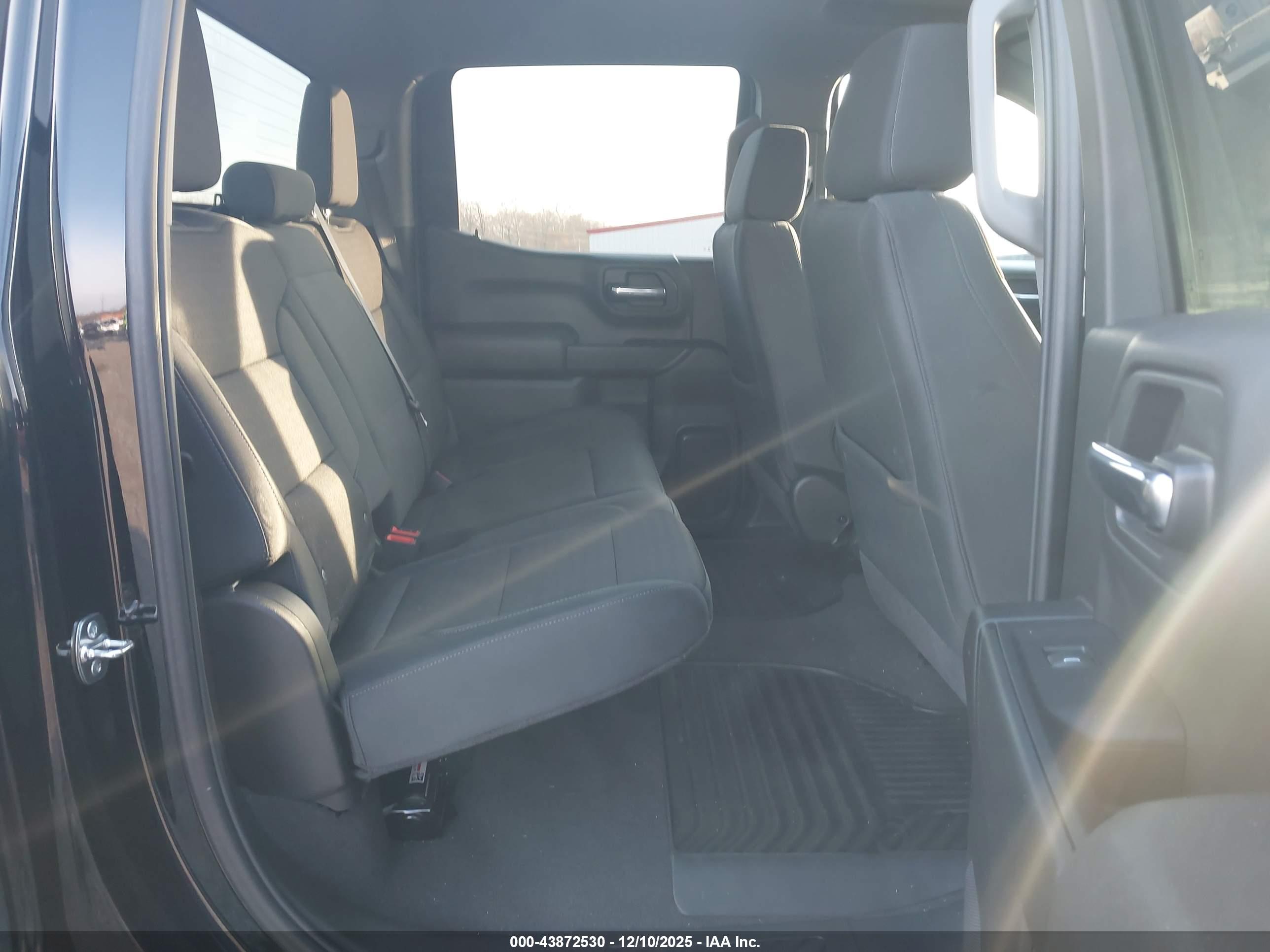 CHEVROLET SILVERADO image 8