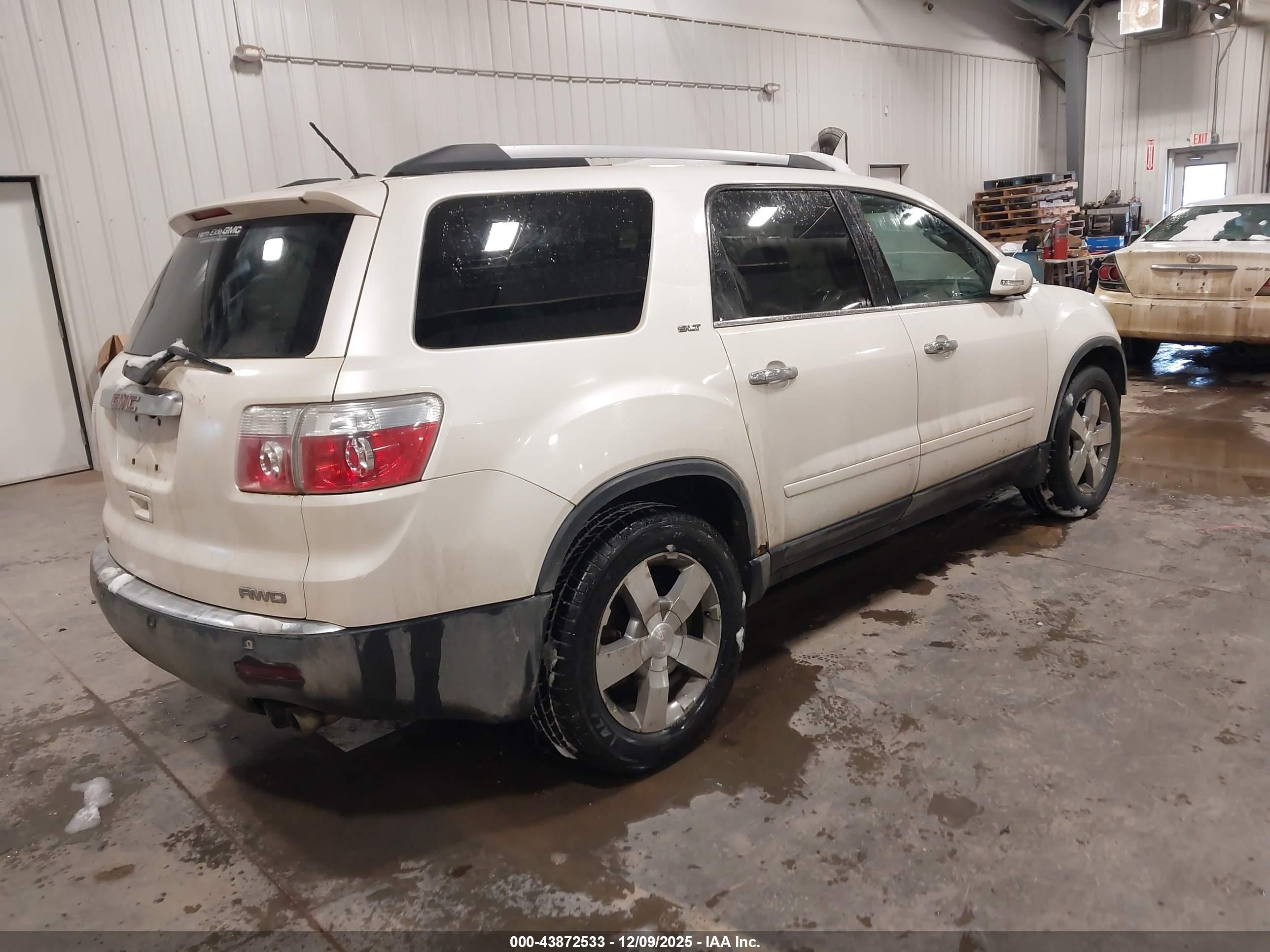 GMC ACADIA image 4