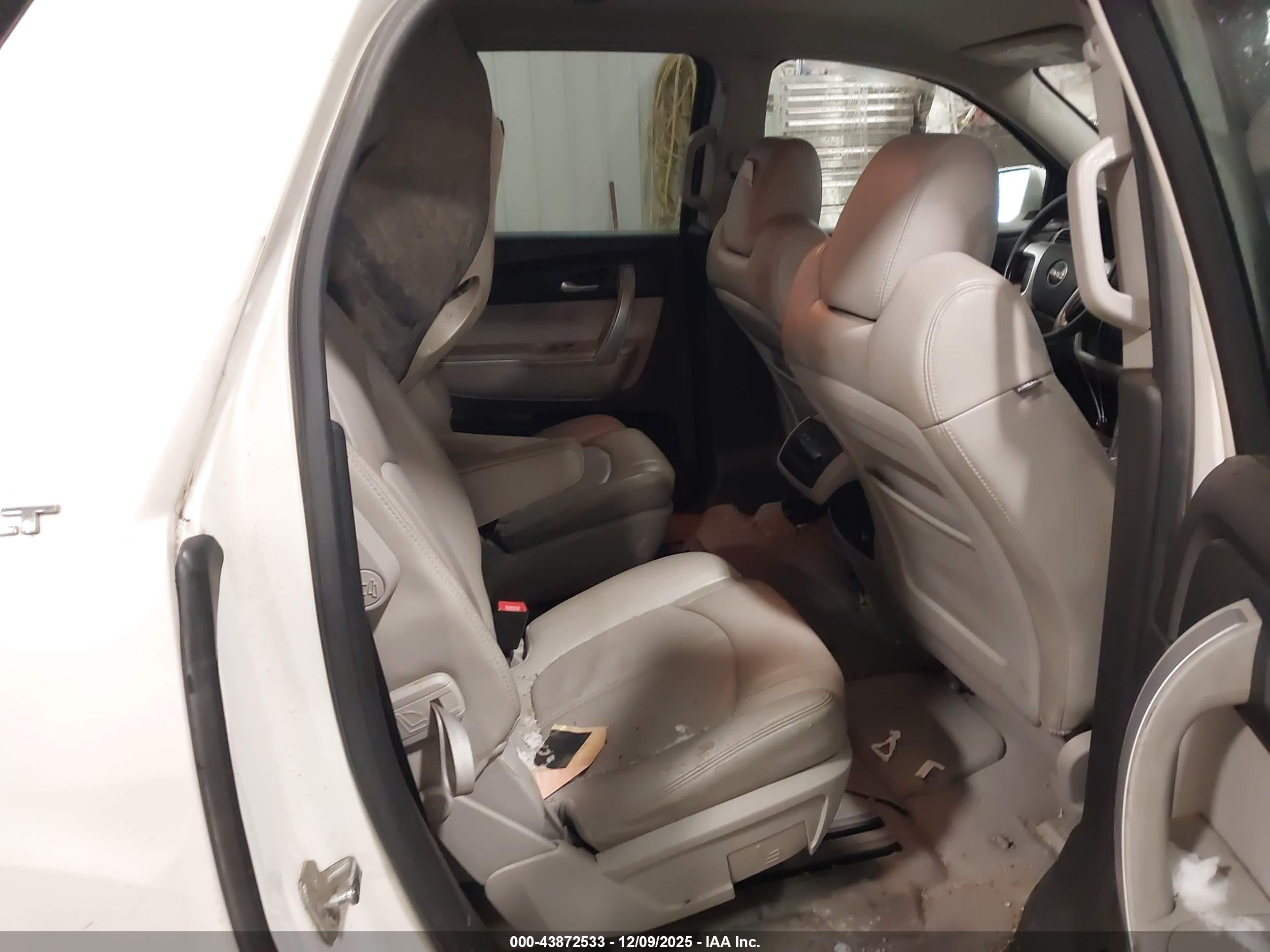GMC ACADIA image 8
