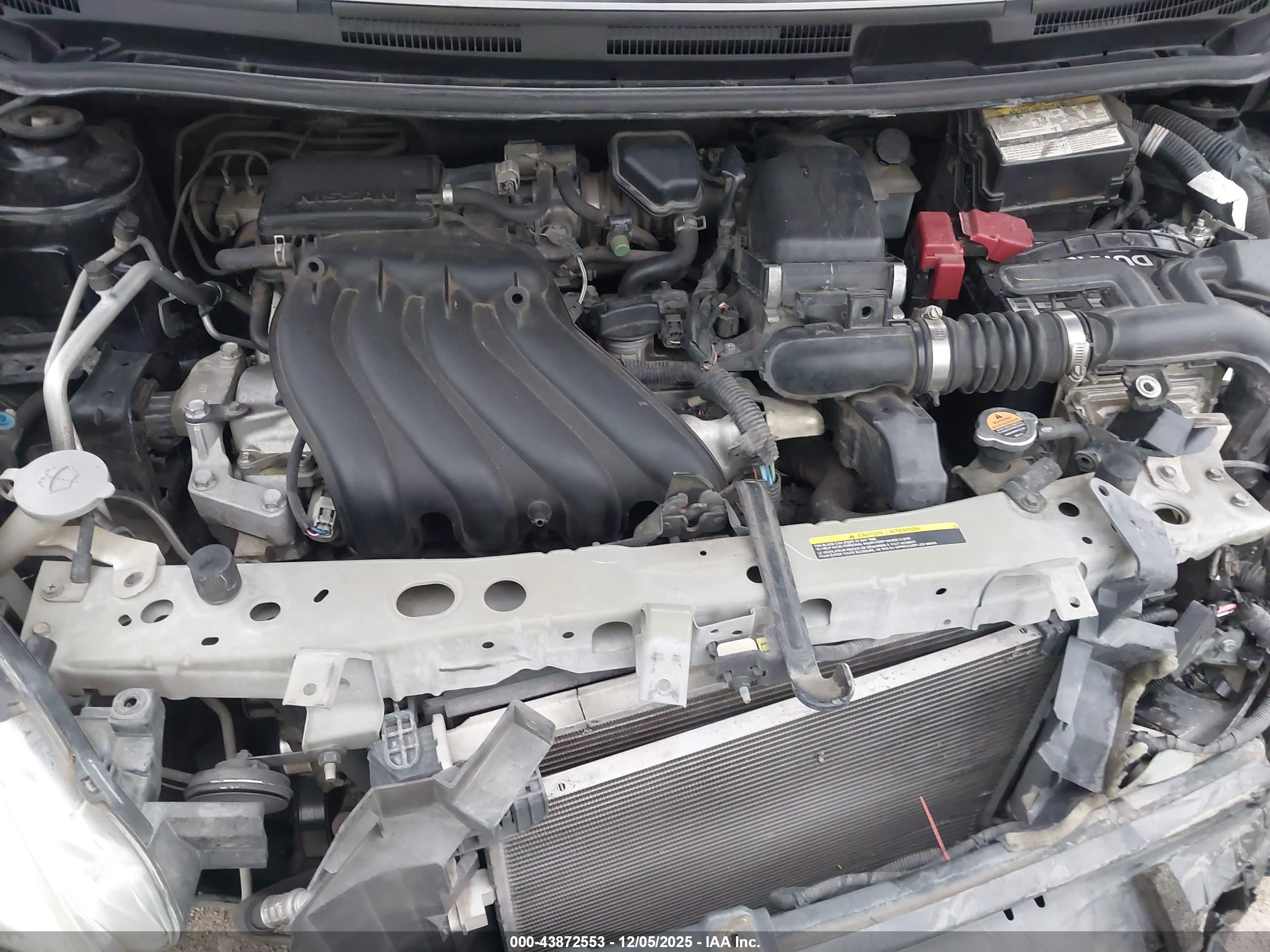 NISSAN VERSA image 10