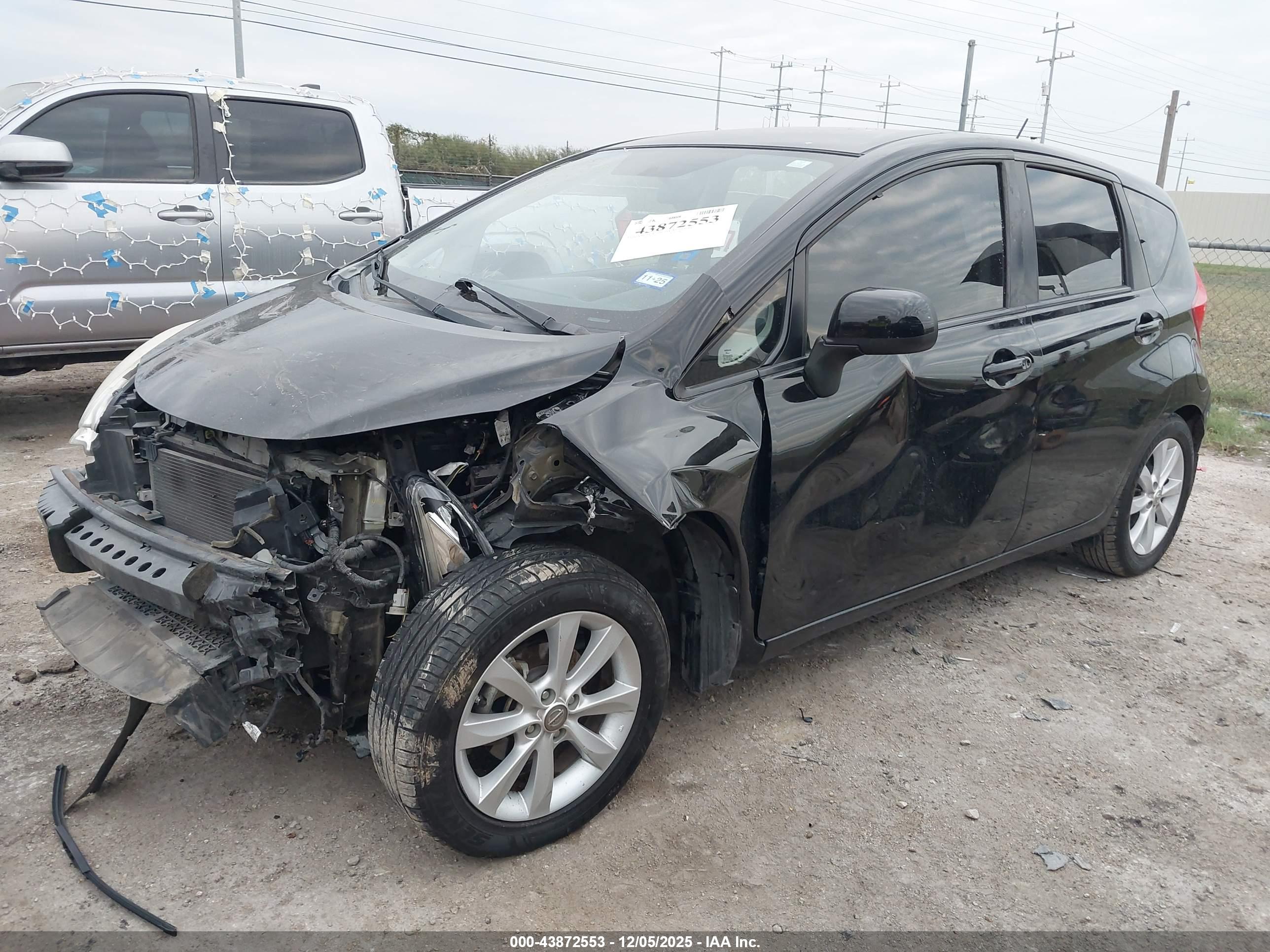 NISSAN VERSA image 2