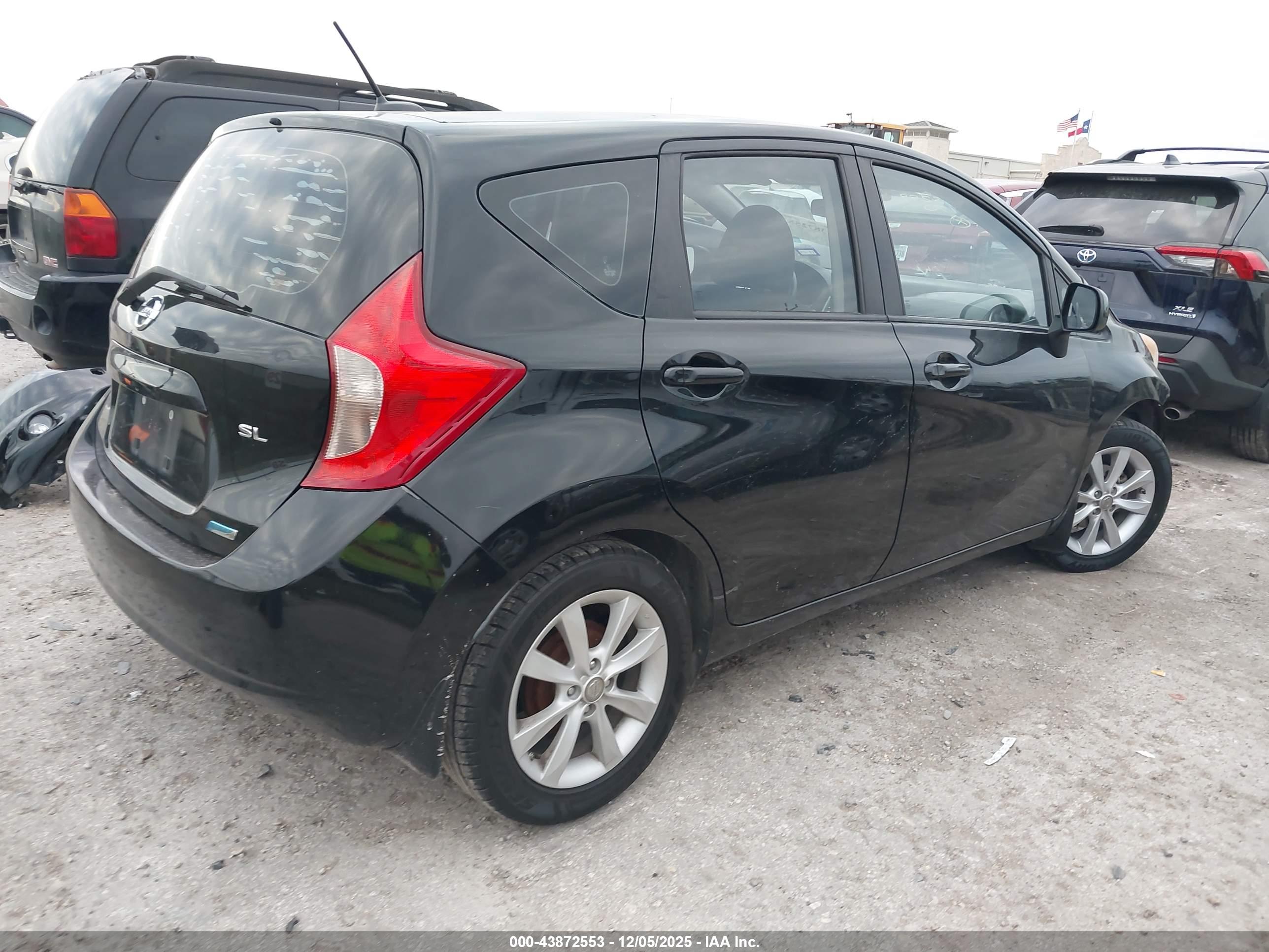 NISSAN VERSA image 4