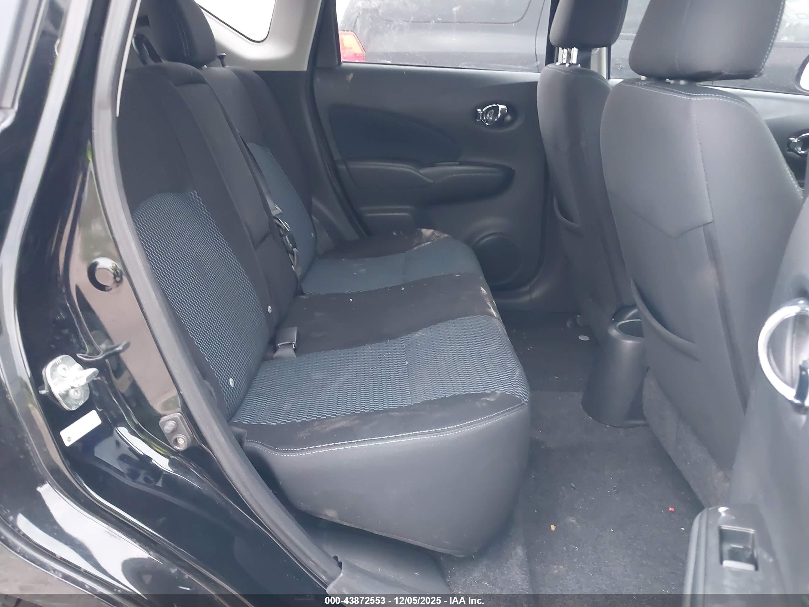 NISSAN VERSA image 8