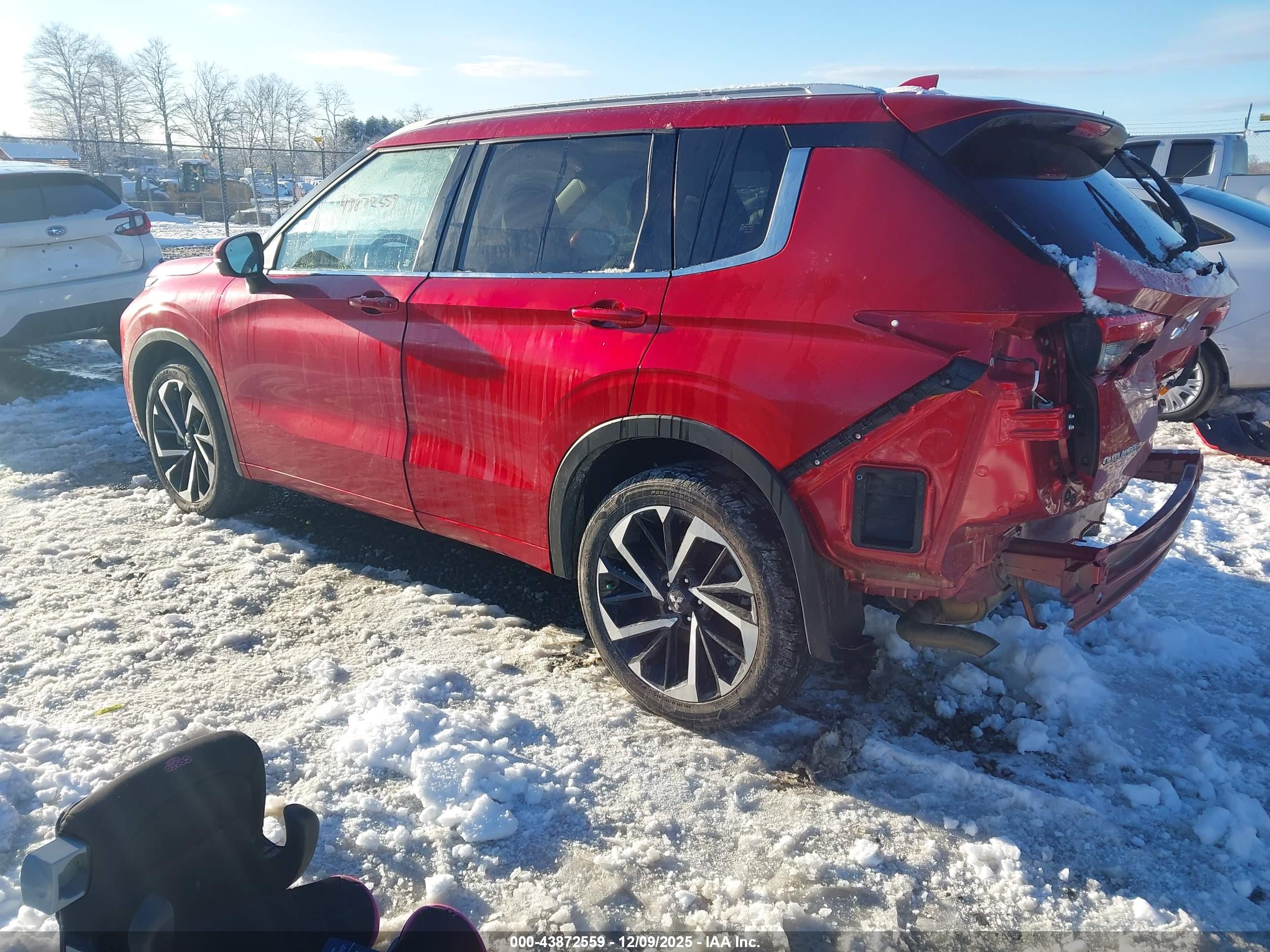 MITSUBISHI OUTLANDER image 3