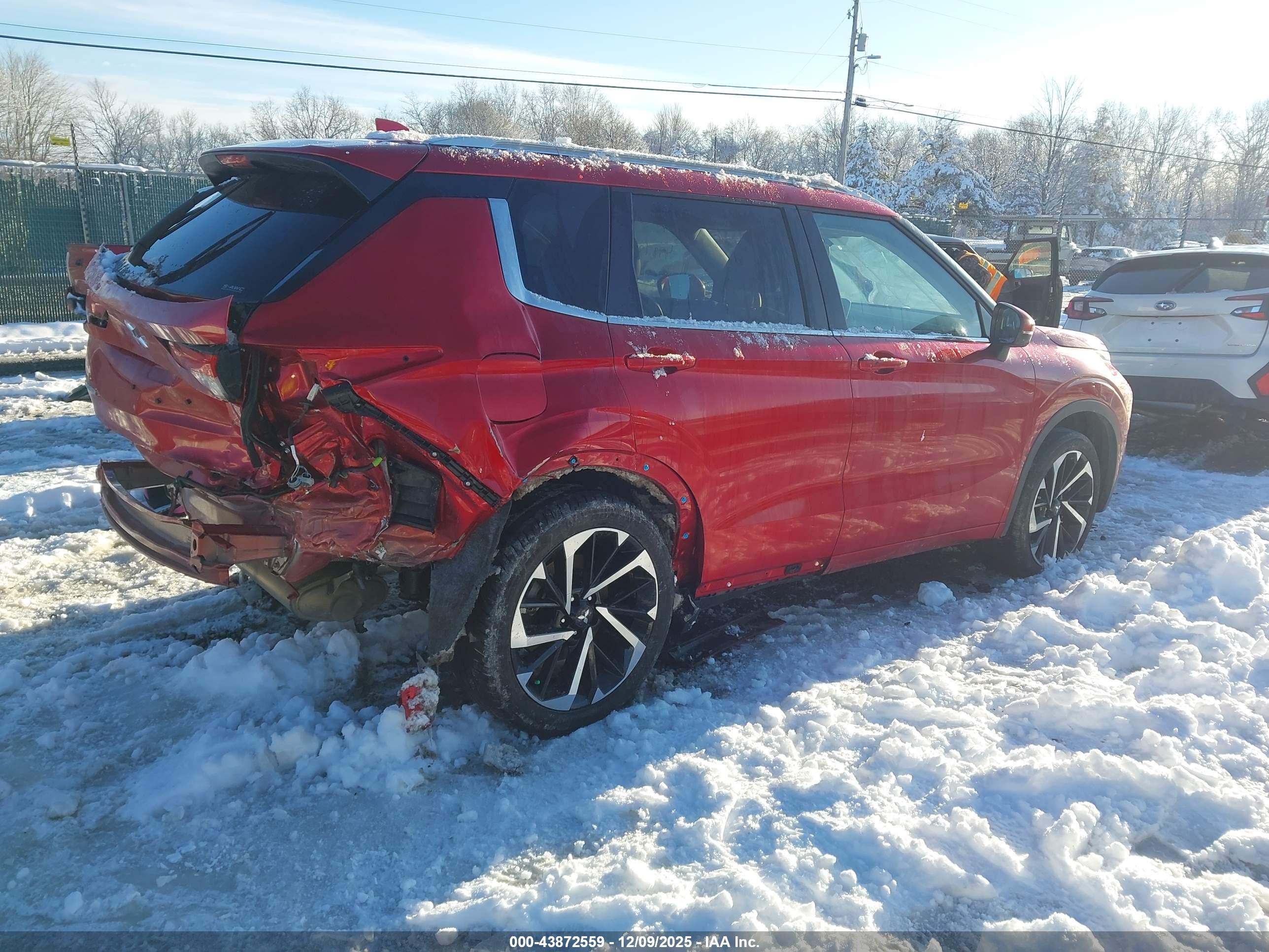 MITSUBISHI OUTLANDER image 4