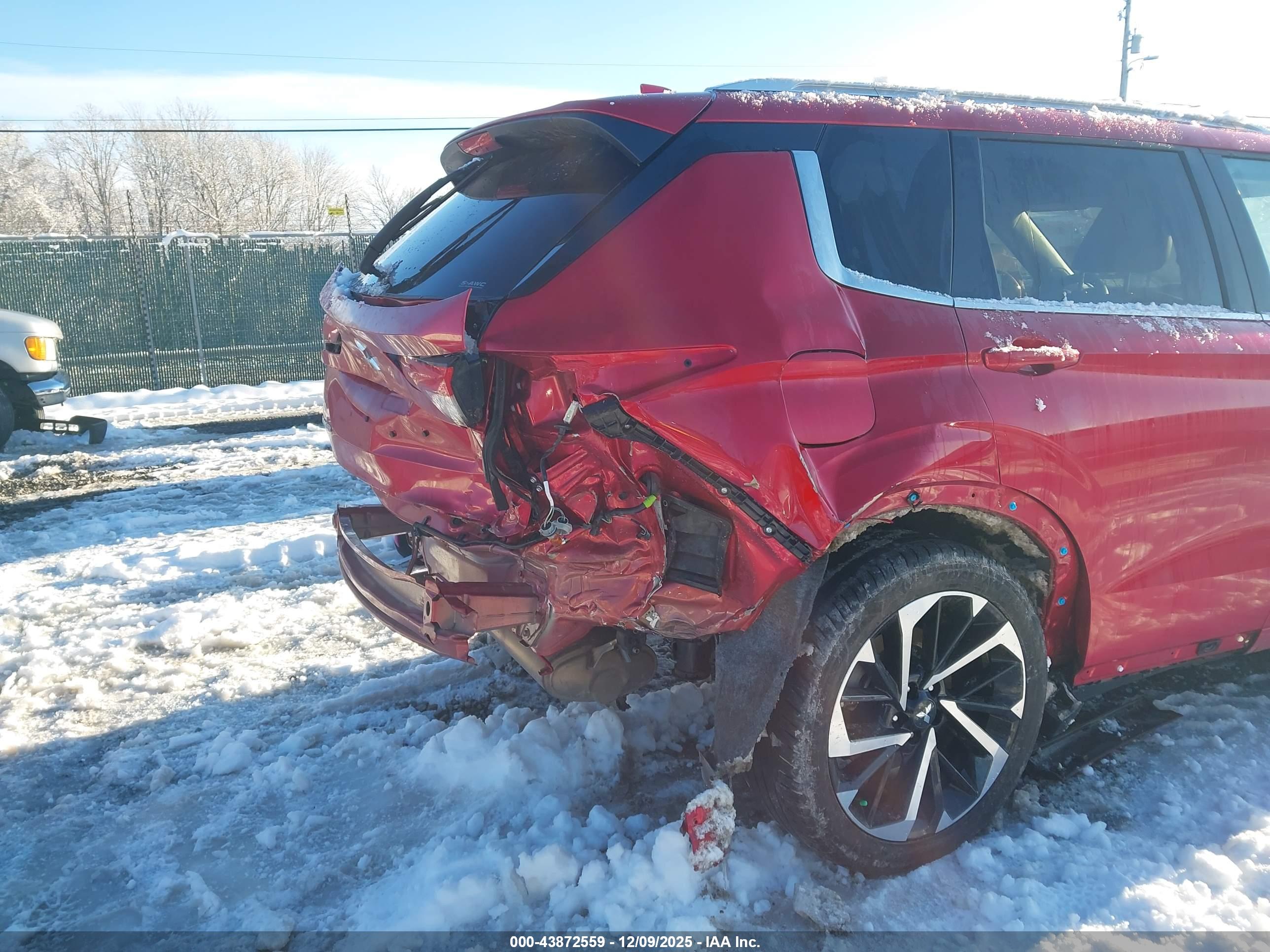 MITSUBISHI OUTLANDER image 6