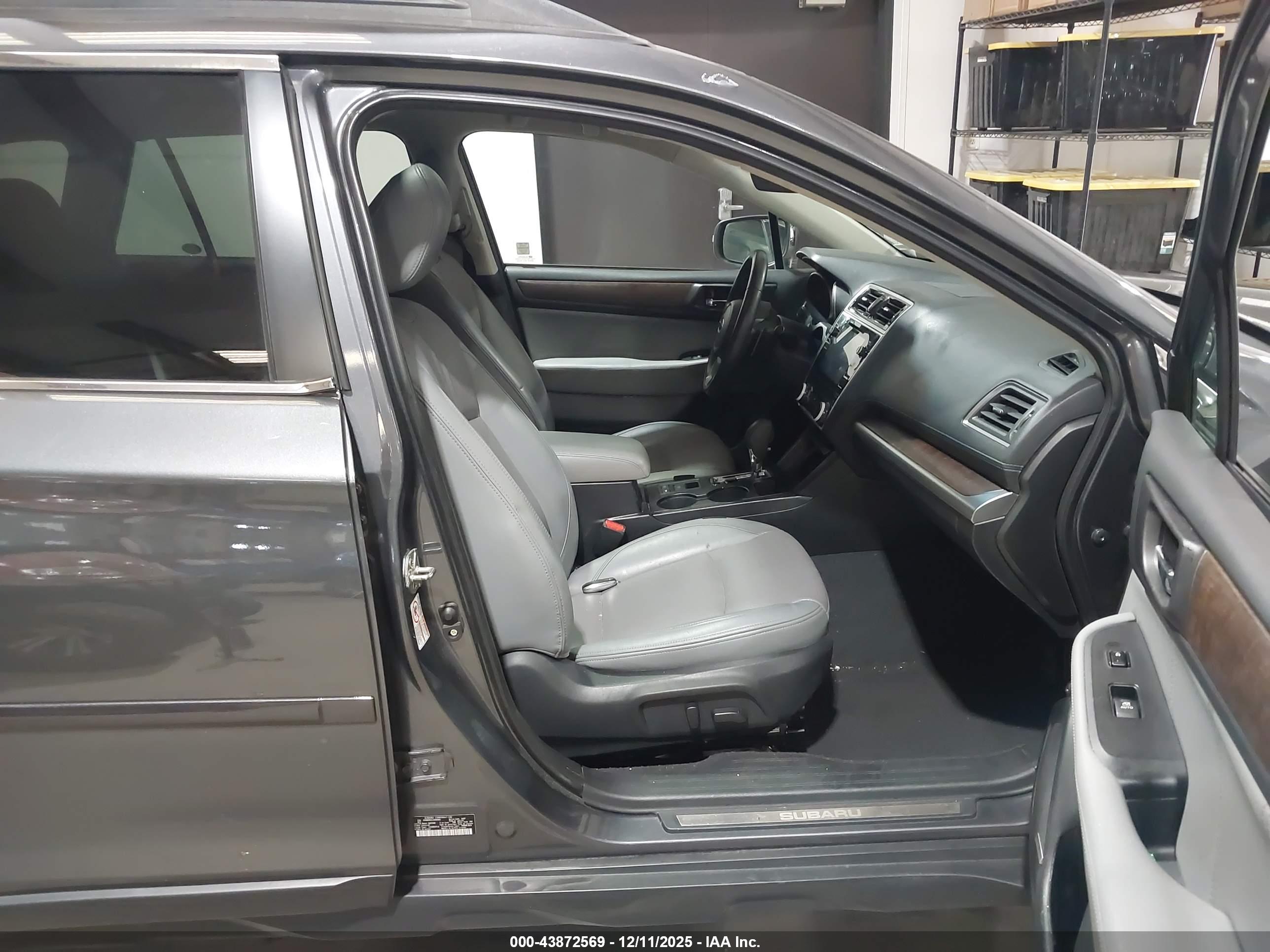 SUBARU OUTBACK image 5