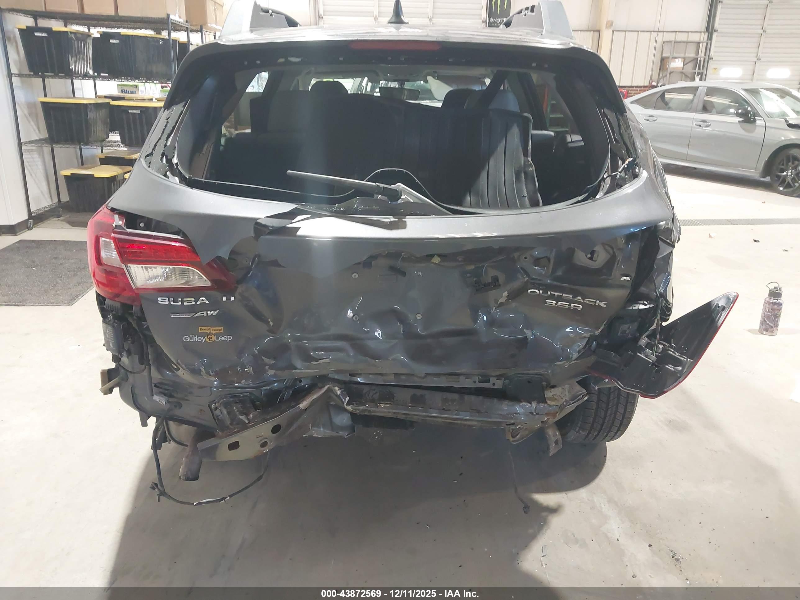 SUBARU OUTBACK image 6