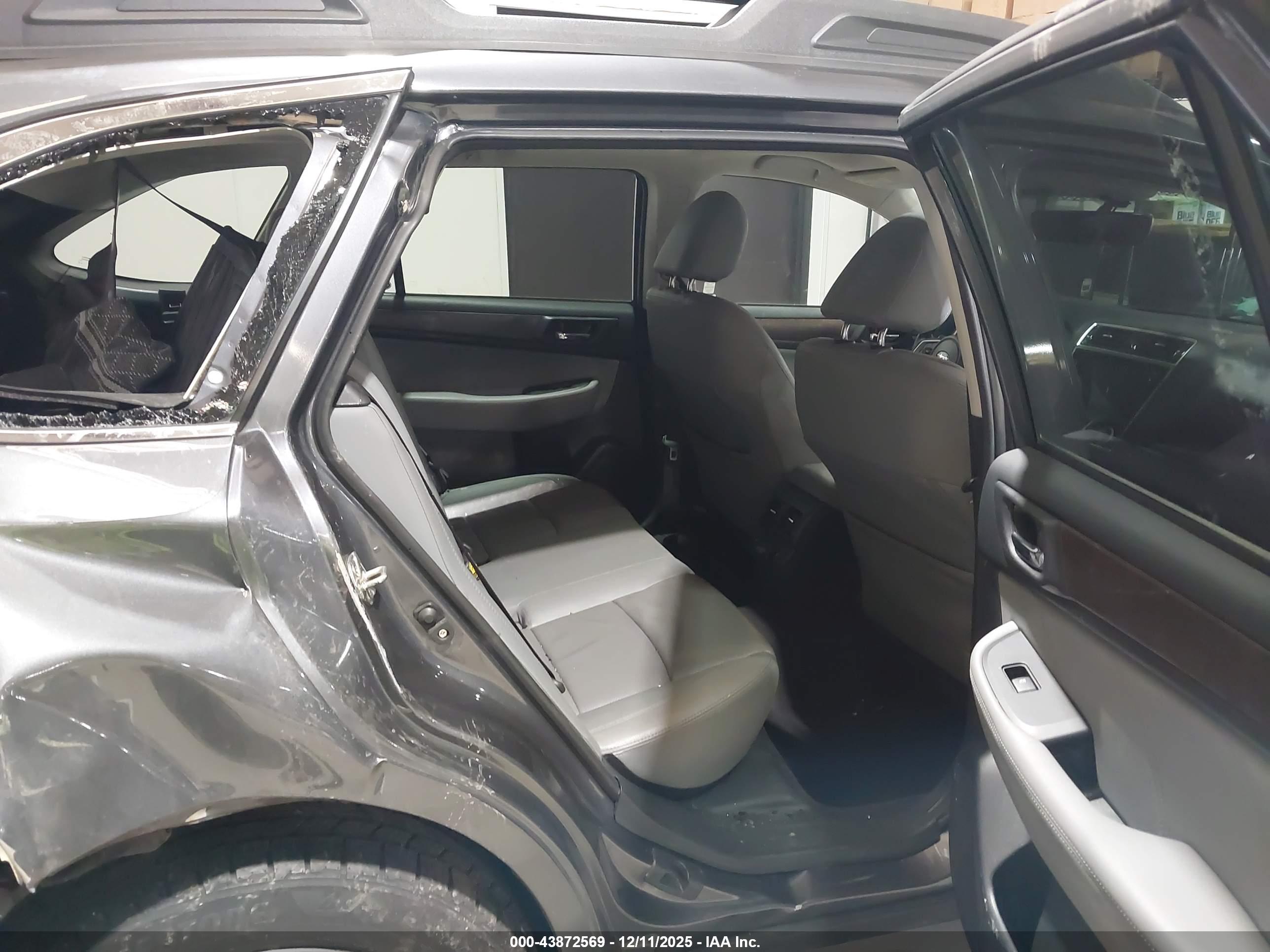 SUBARU OUTBACK image 8