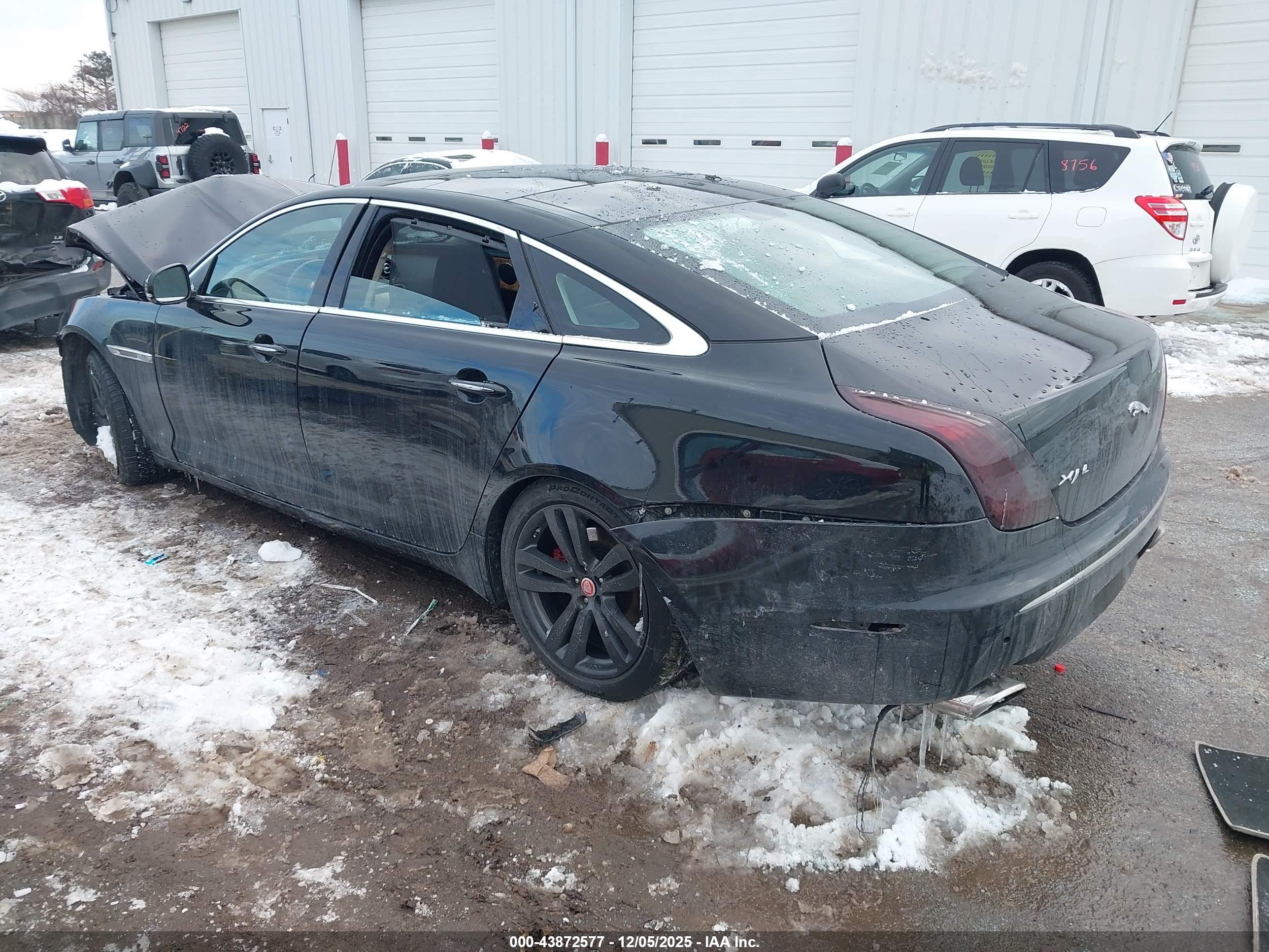 JAGUAR XJ image 3