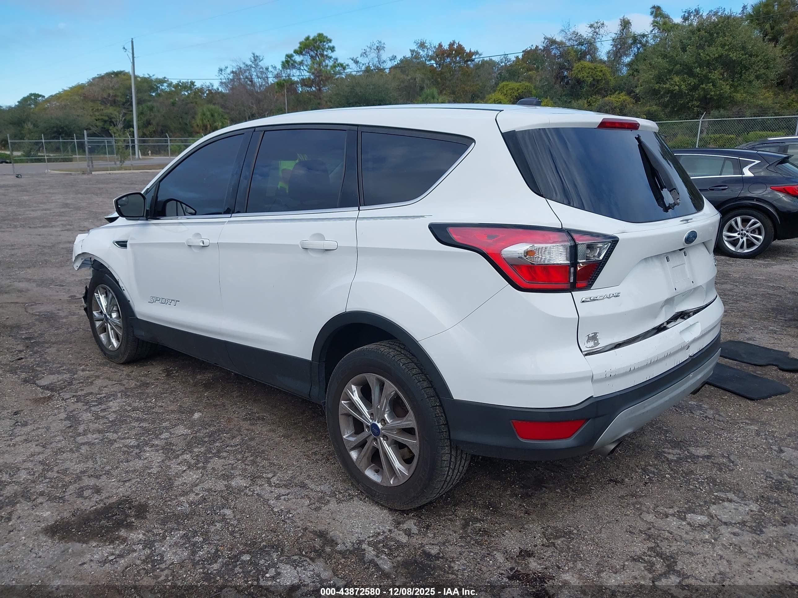 FORD ESCAPE image 3