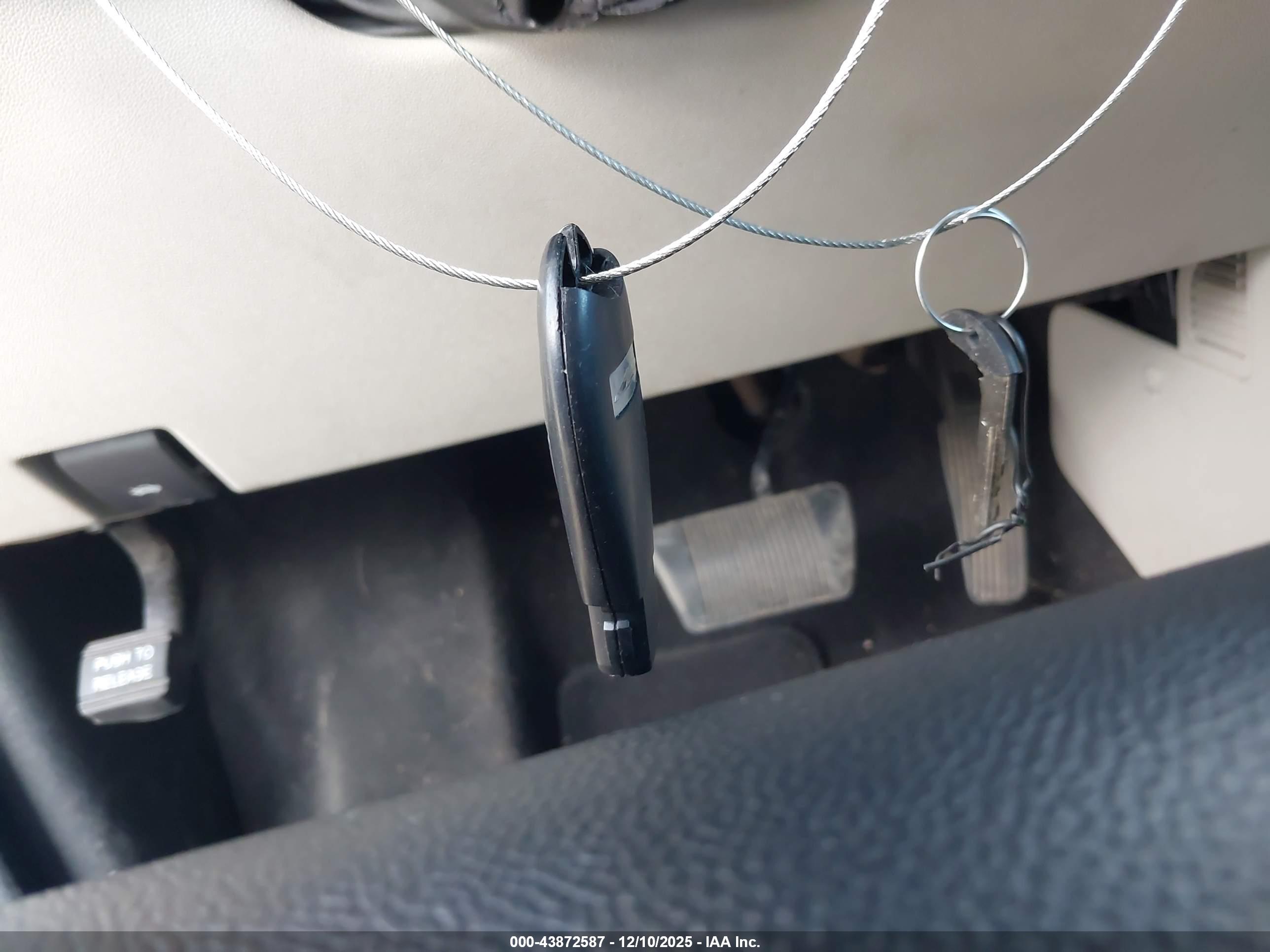 CHRYSLER TOWN image 11
