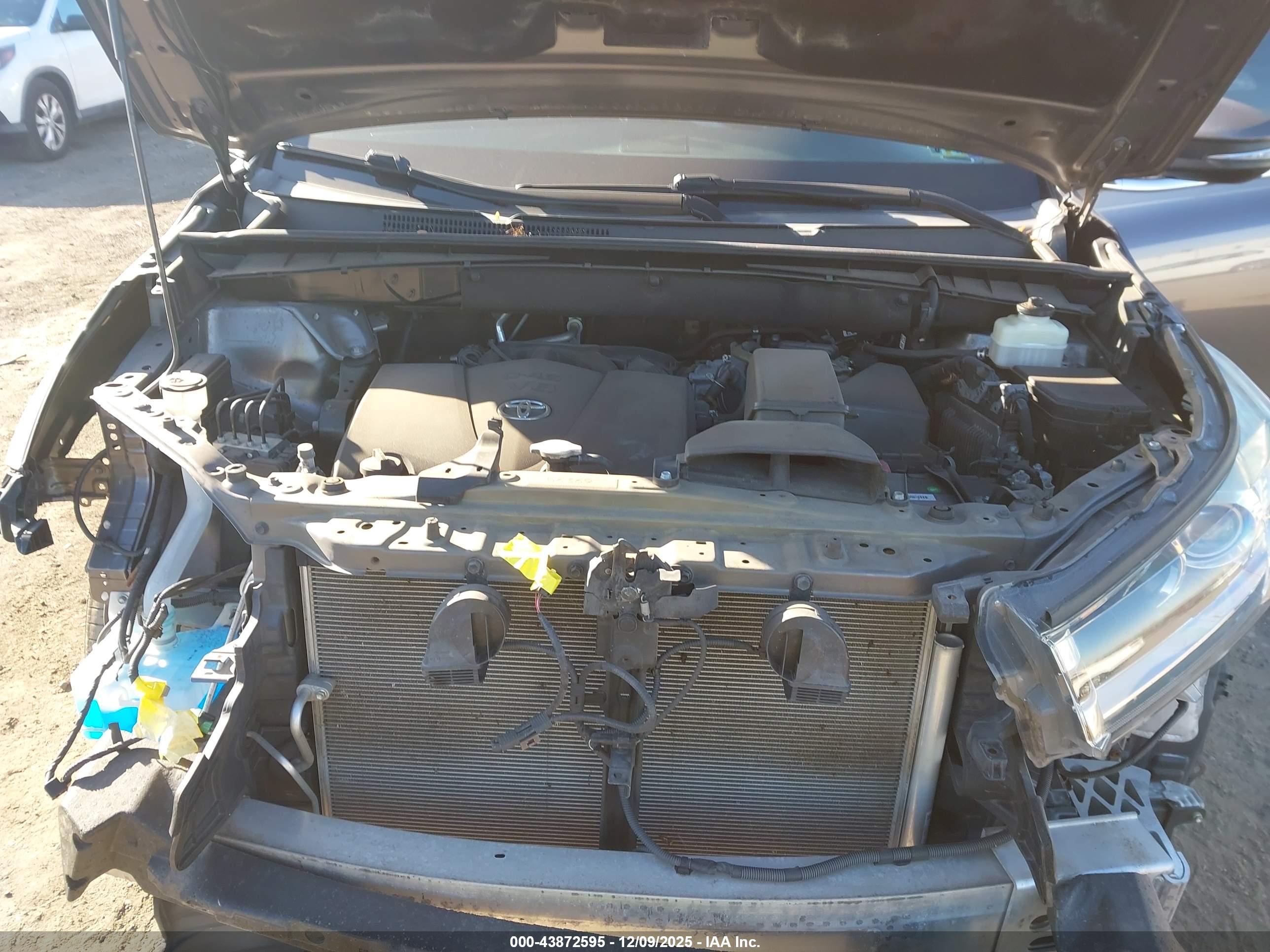 TOYOTA HIGHLANDER image 10