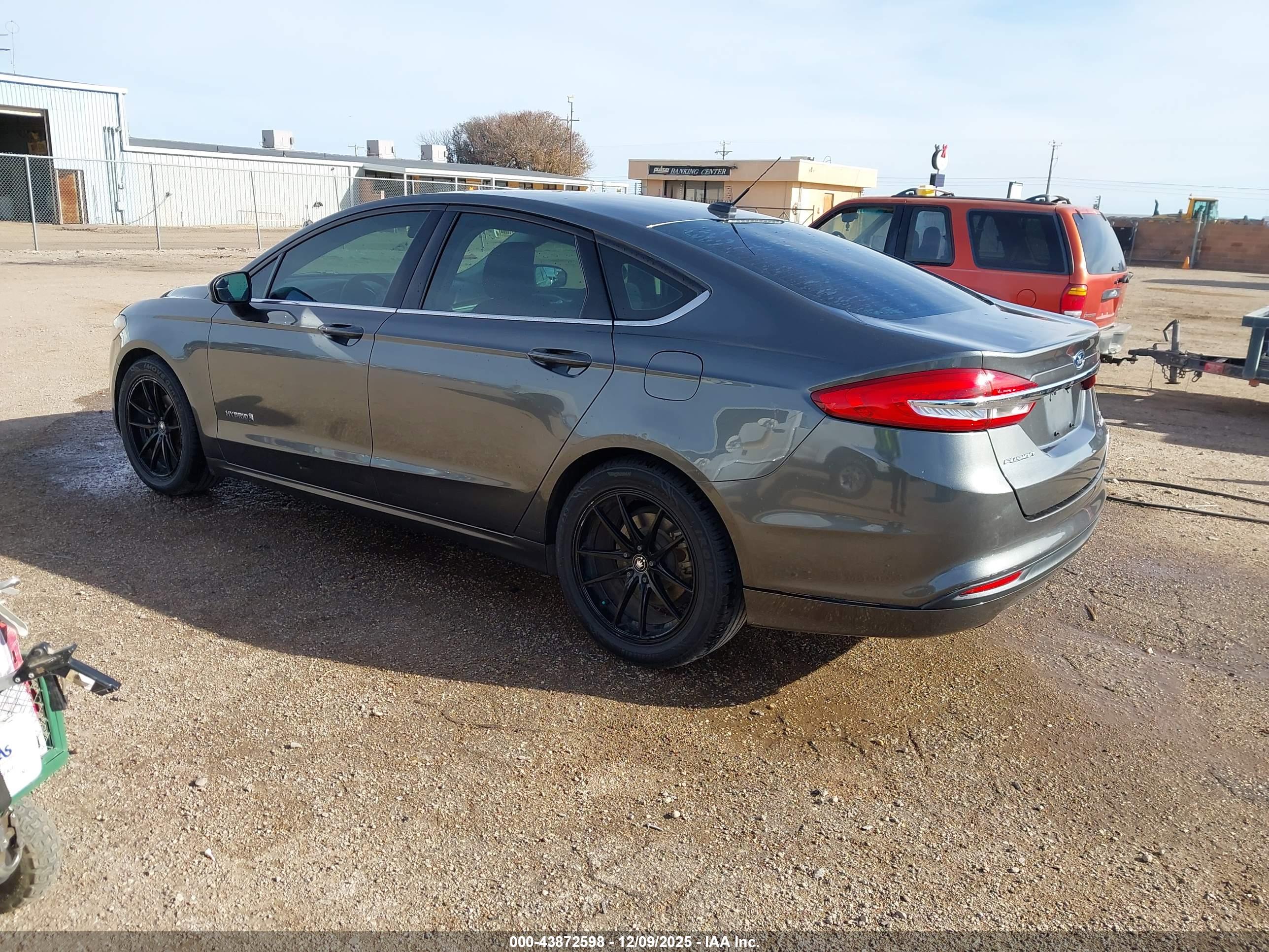 FORD FUSION image 3
