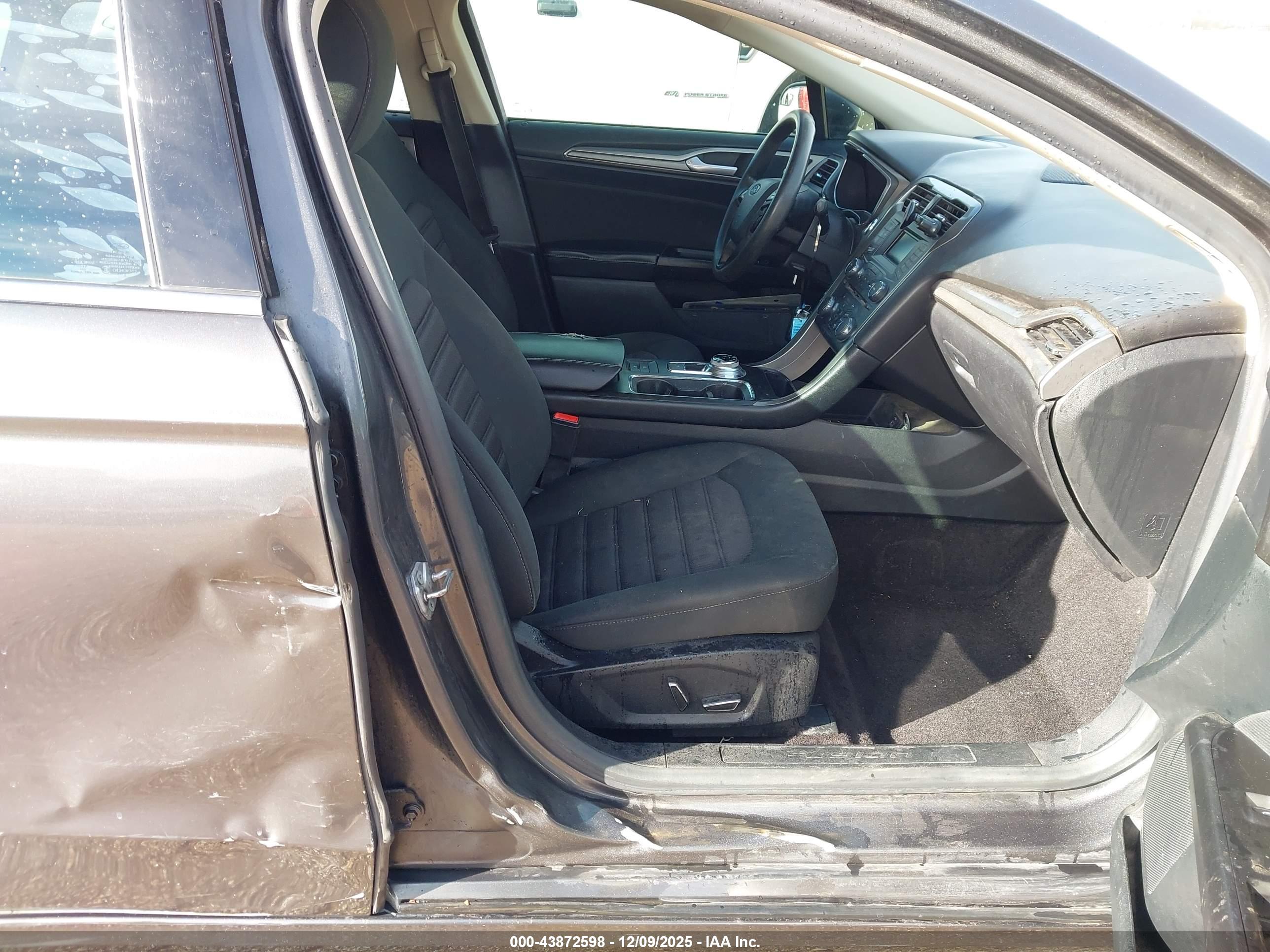 FORD FUSION image 5