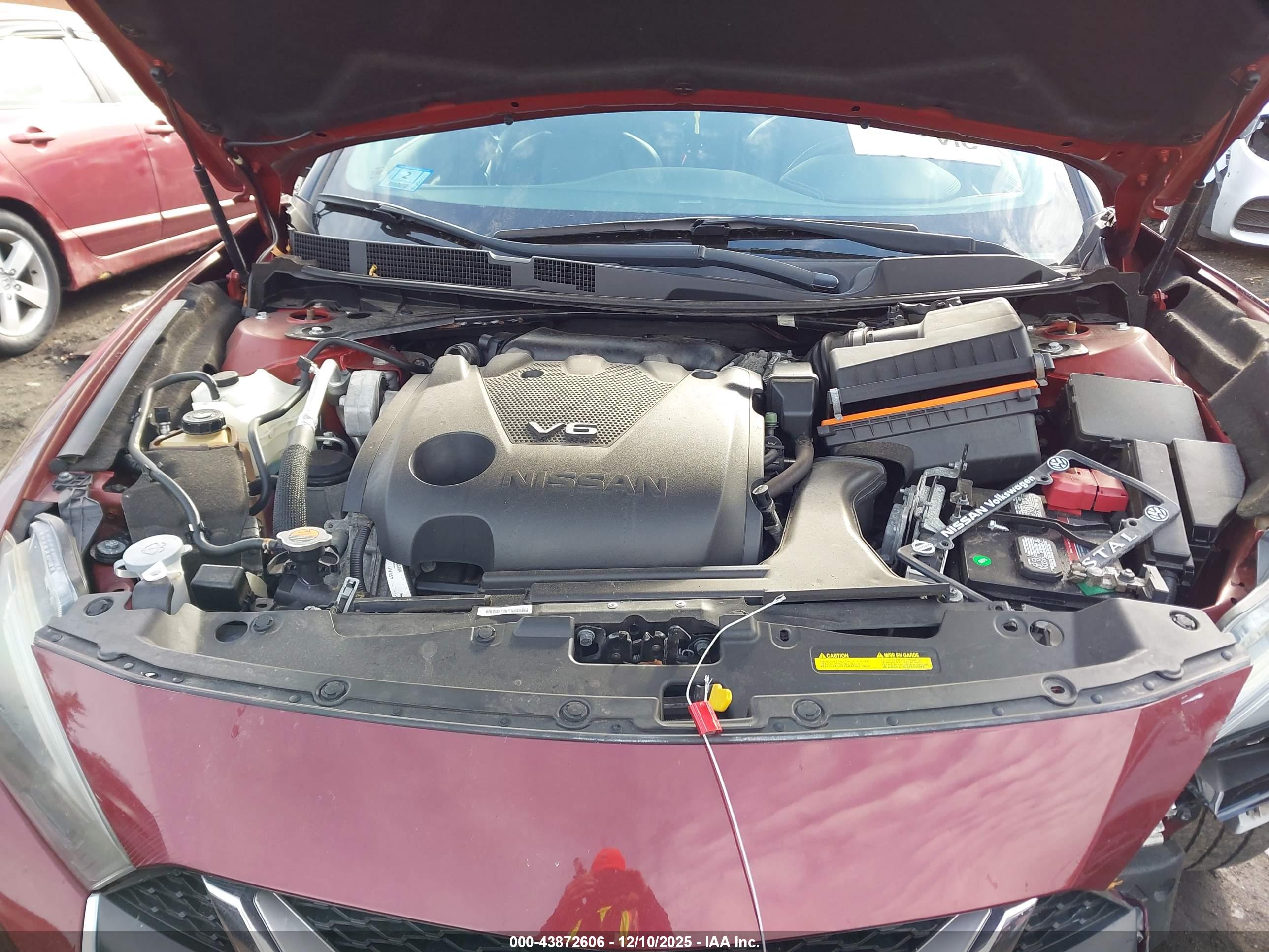 NISSAN MAXIMA image 10