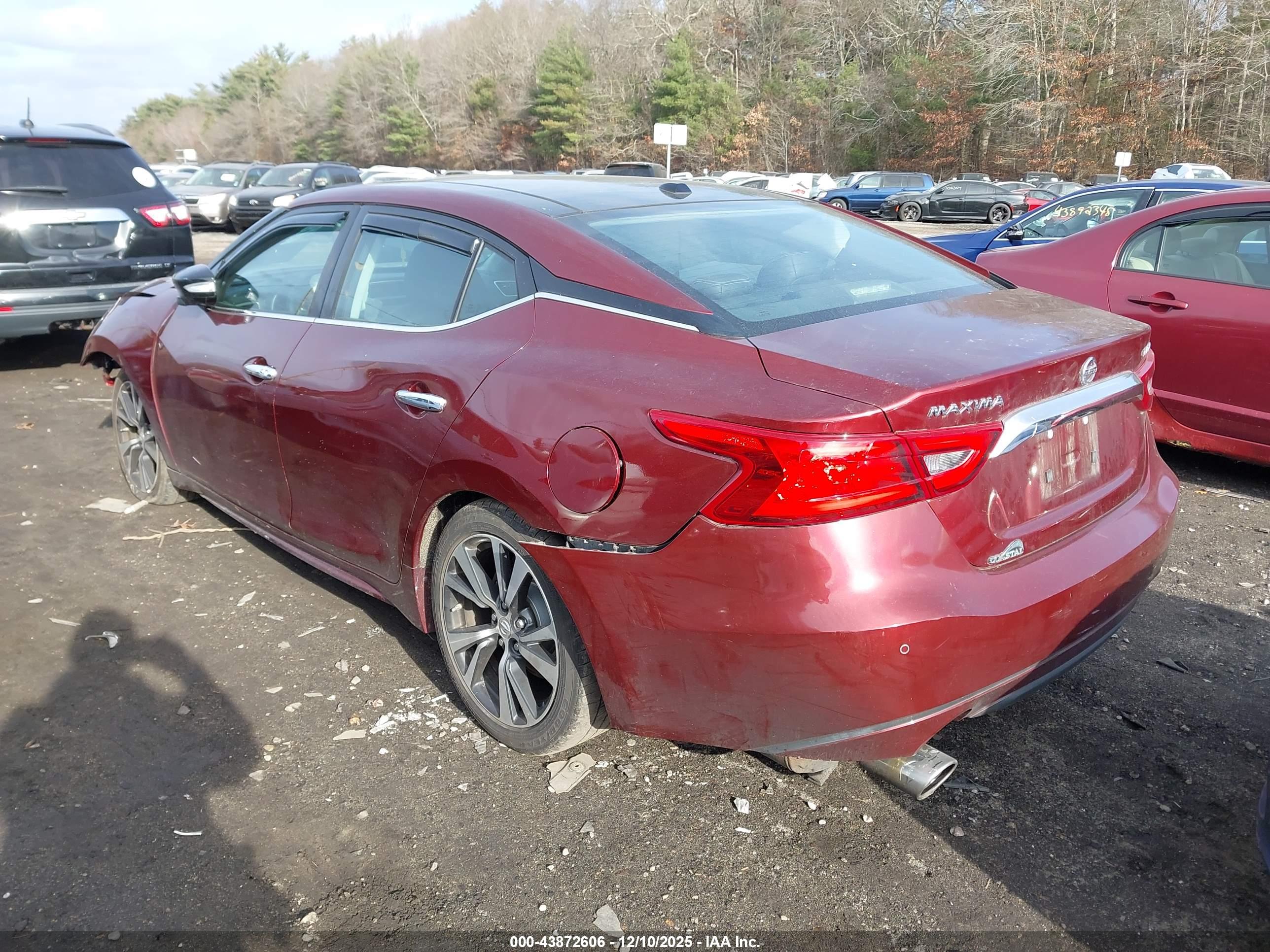 NISSAN MAXIMA image 3