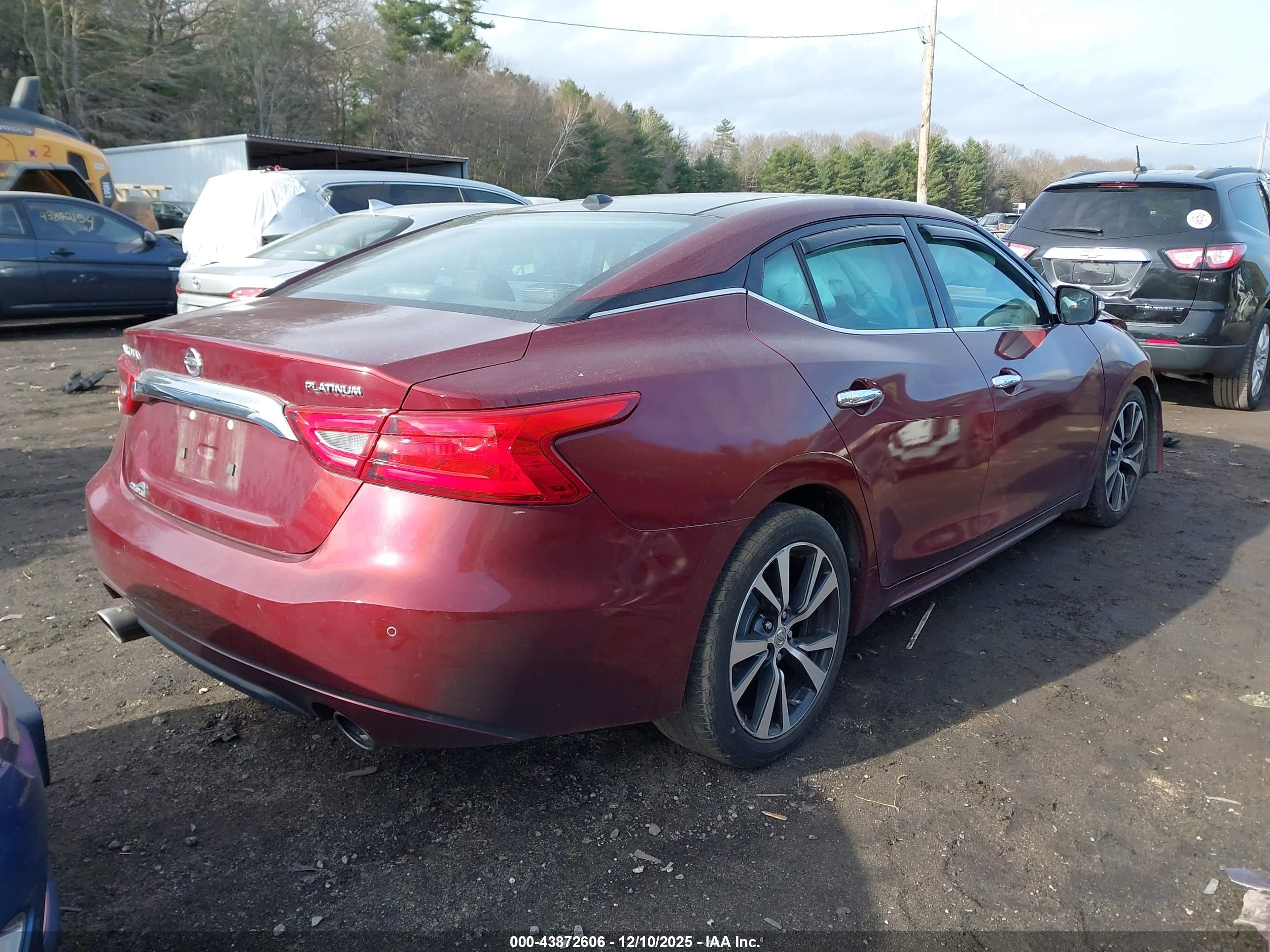 NISSAN MAXIMA image 4