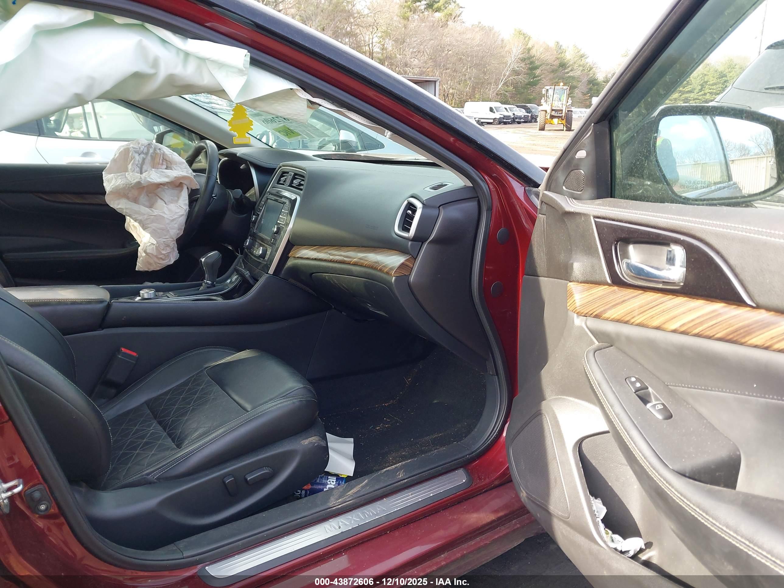 NISSAN MAXIMA image 5