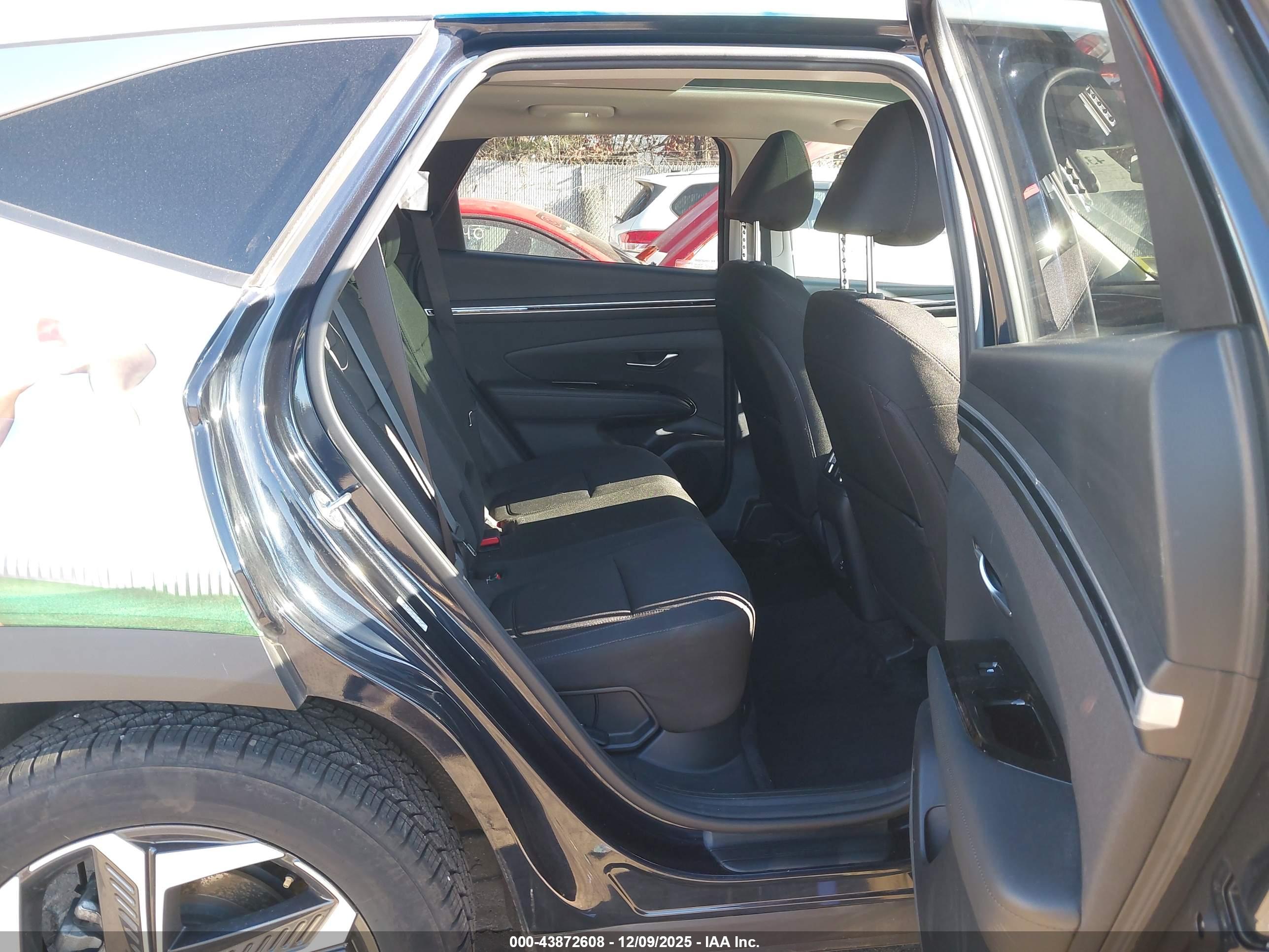 HYUNDAI TUCSON image 8