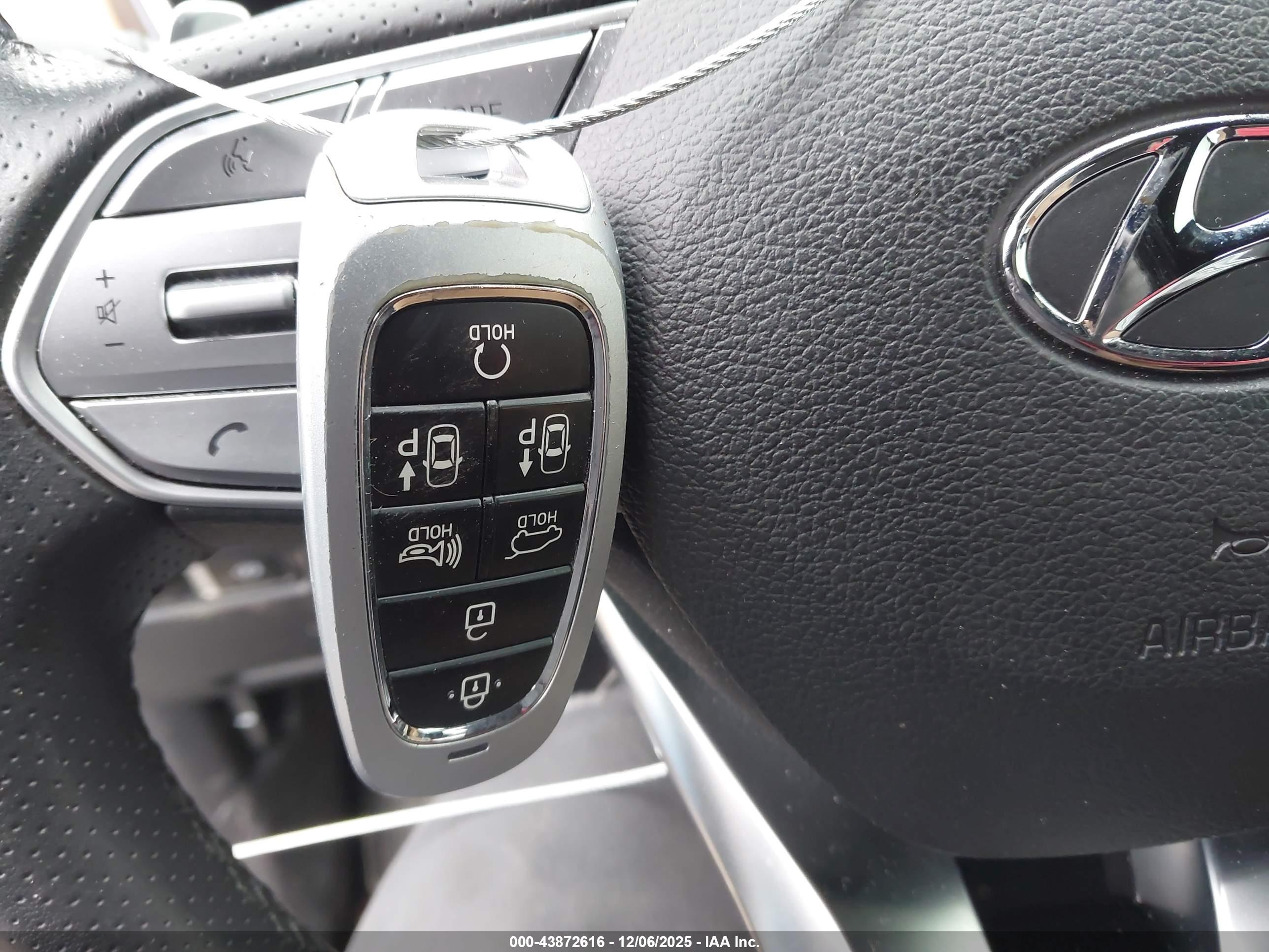 HYUNDAI SANTA image 11