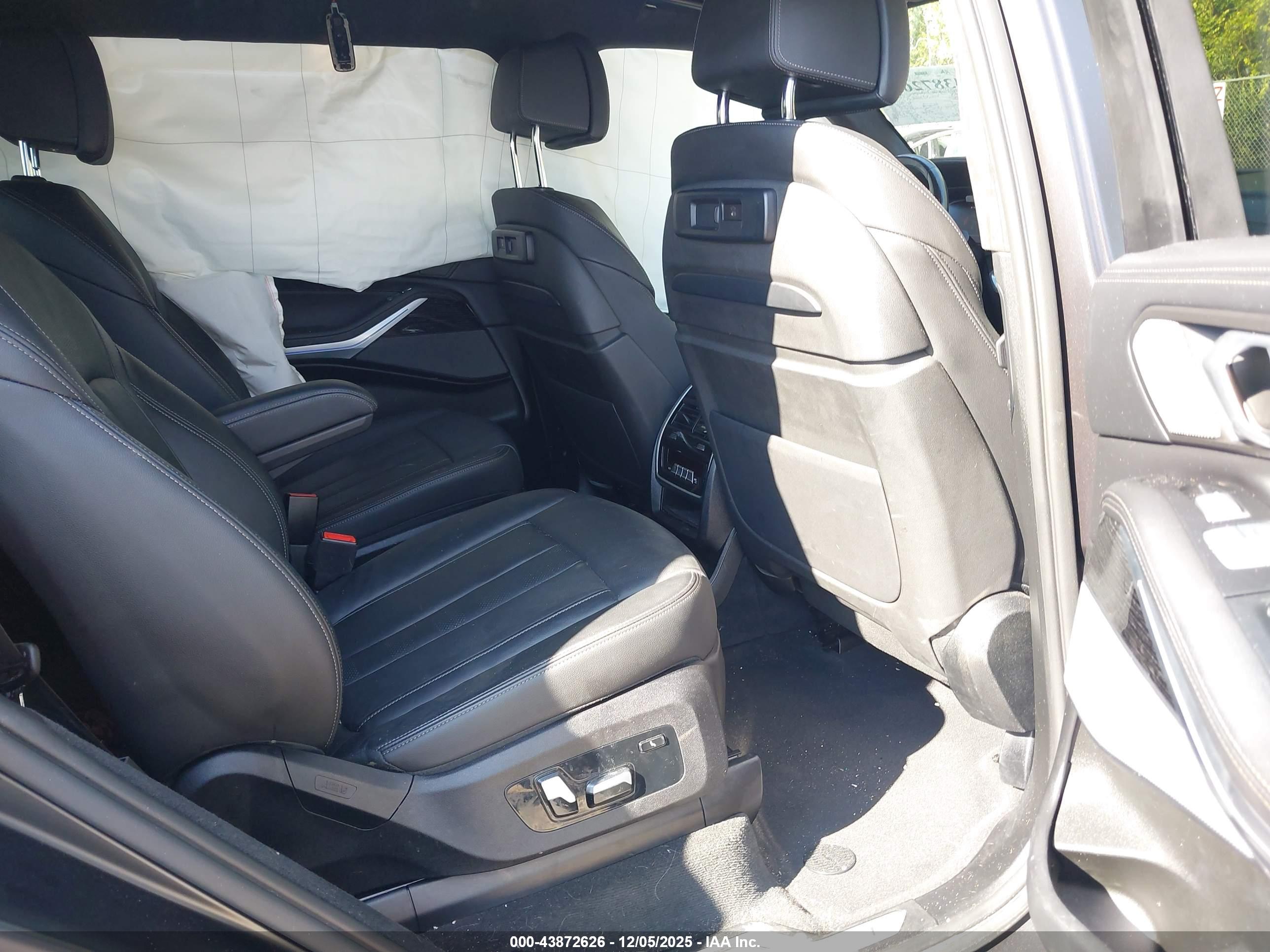BMW X7 image 8